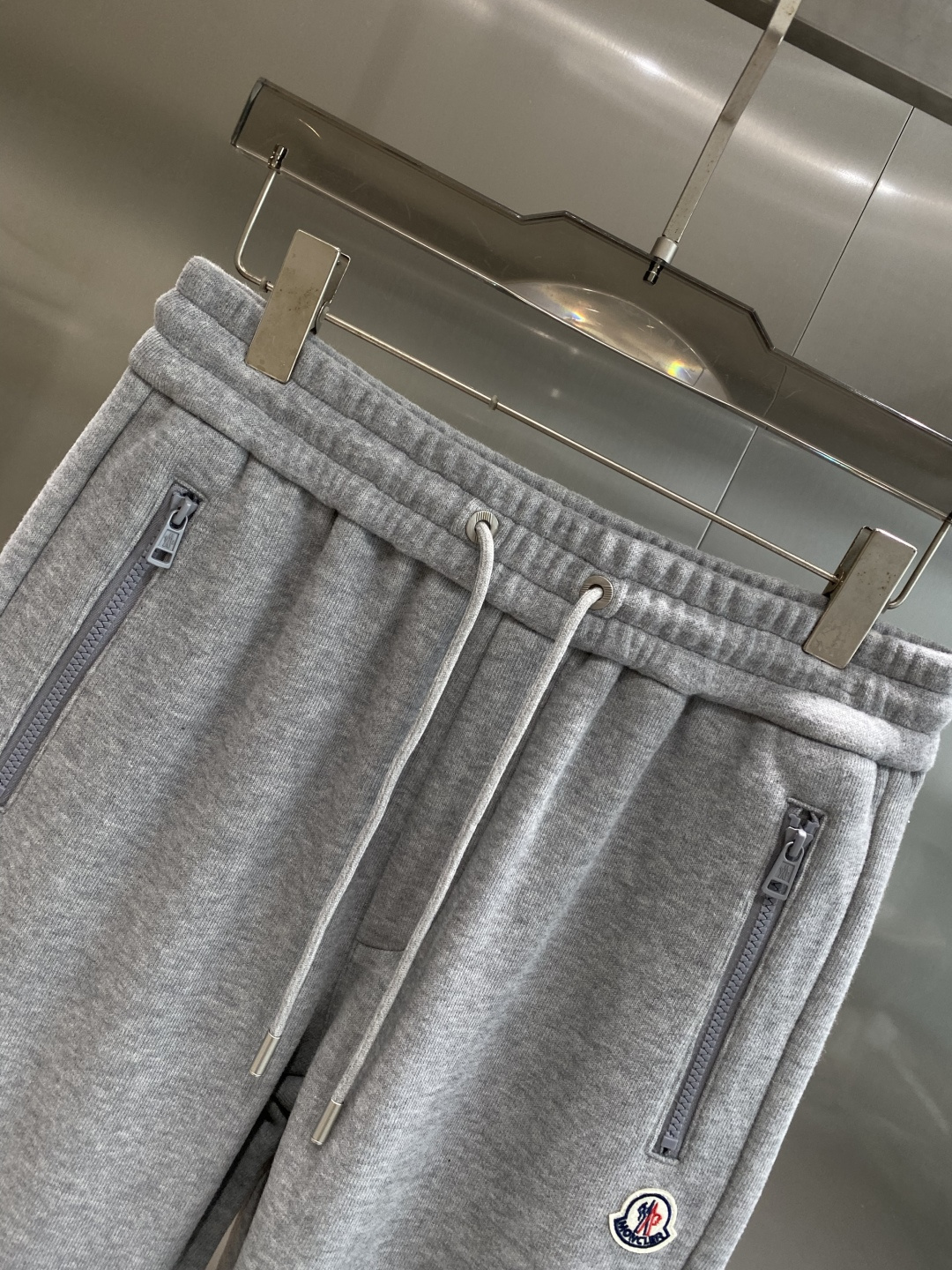 《𝙉𝙚𝙬🤍🖤蒙家》2025秋冬新款休闲裤！官网同步发售。品牌经典LOGO休闲裤 ，舒适度极好，手触感强烈