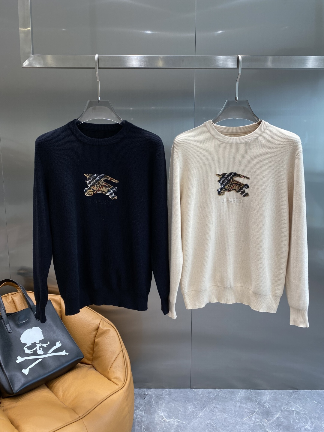 《𝙉𝙚𝙬🤍🖤巴家》2025官网秋冬季最新毛衣，专柜同步在售爆款！特供羊毛混纺面料.手感舒适.可直接接触皮