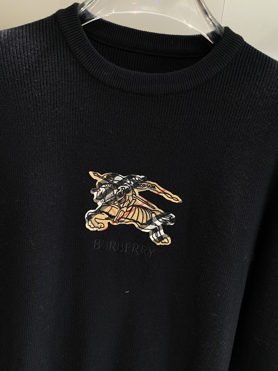 《𝙉𝙚𝙬🤍🖤巴家》2025官网秋冬季最新毛衣，专柜同步在售爆款！特供羊毛混纺面料.手感舒适.可直接接触皮