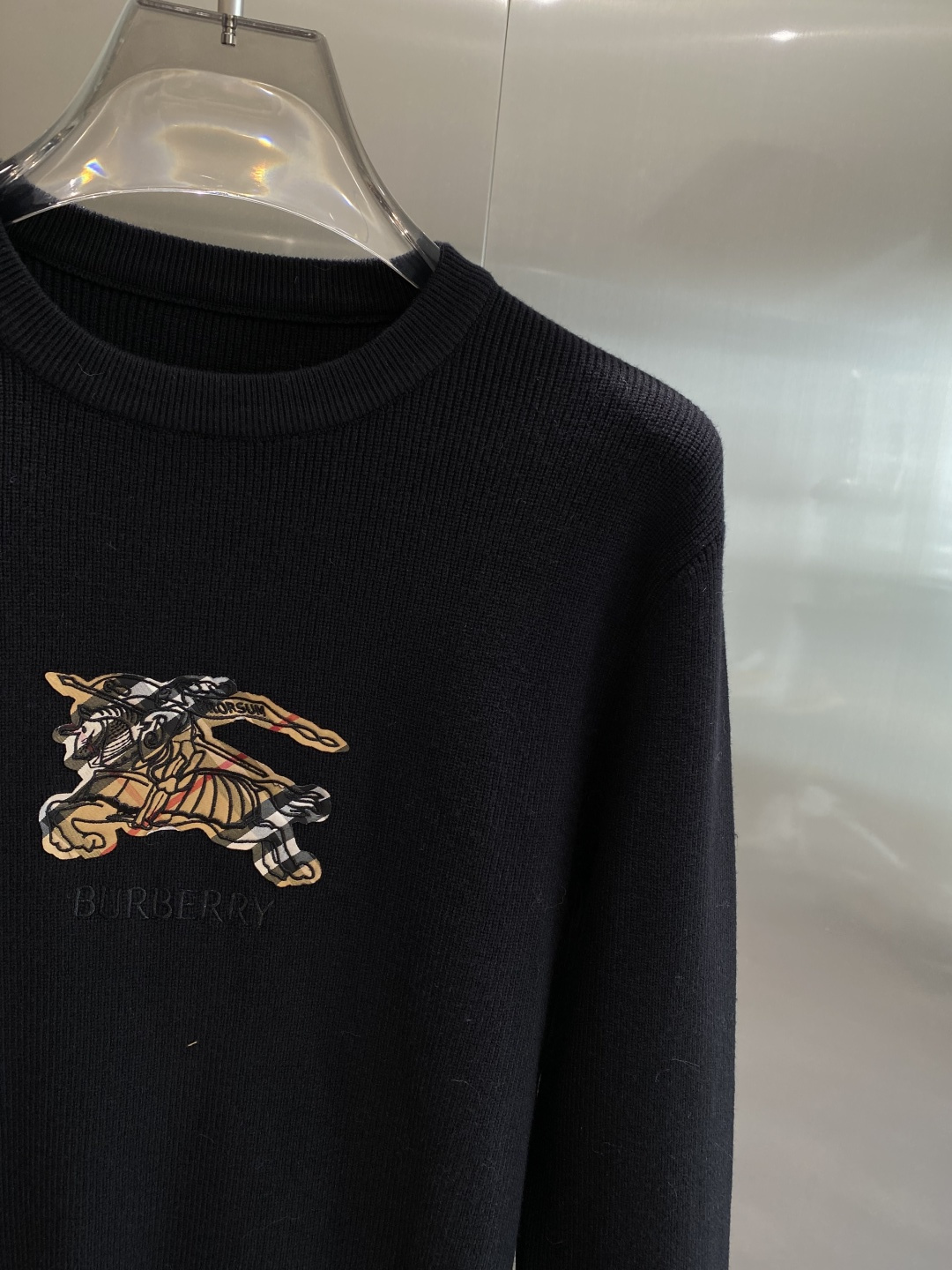 《𝙉𝙚𝙬🤍🖤巴家》2025官网秋冬季最新毛衣，专柜同步在售爆款！特供羊毛混纺面料.手感舒适.可直接接触皮