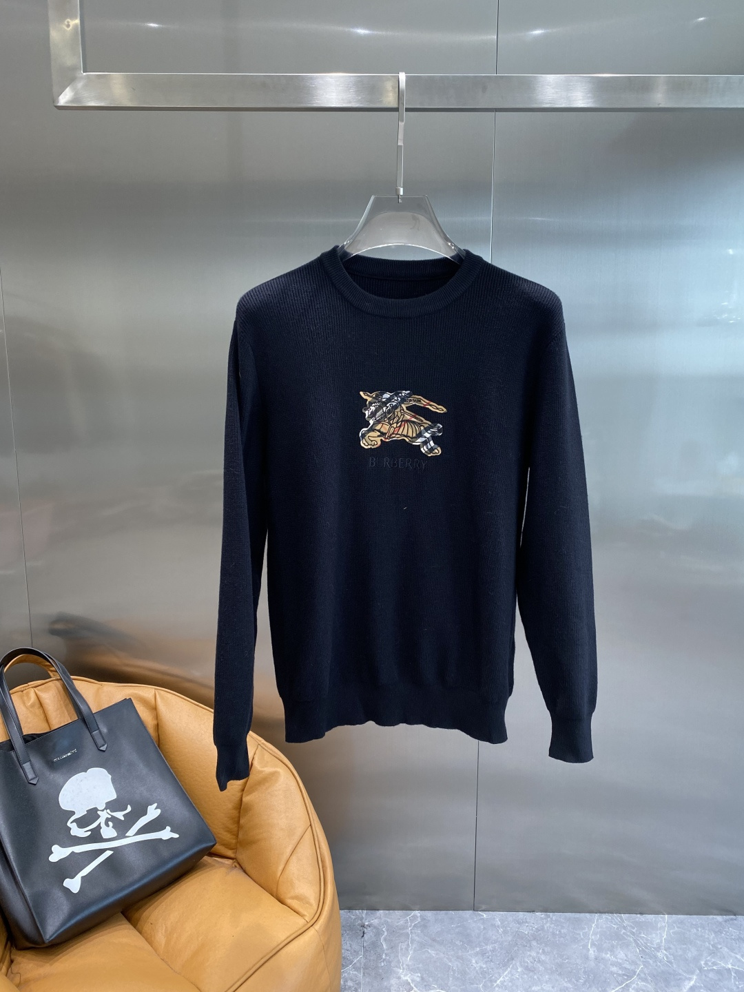 《𝙉𝙚𝙬🤍🖤巴家》2025官网秋冬季最新毛衣，专柜同步在售爆款！特供羊毛混纺面料.手感舒适.可直接接触皮