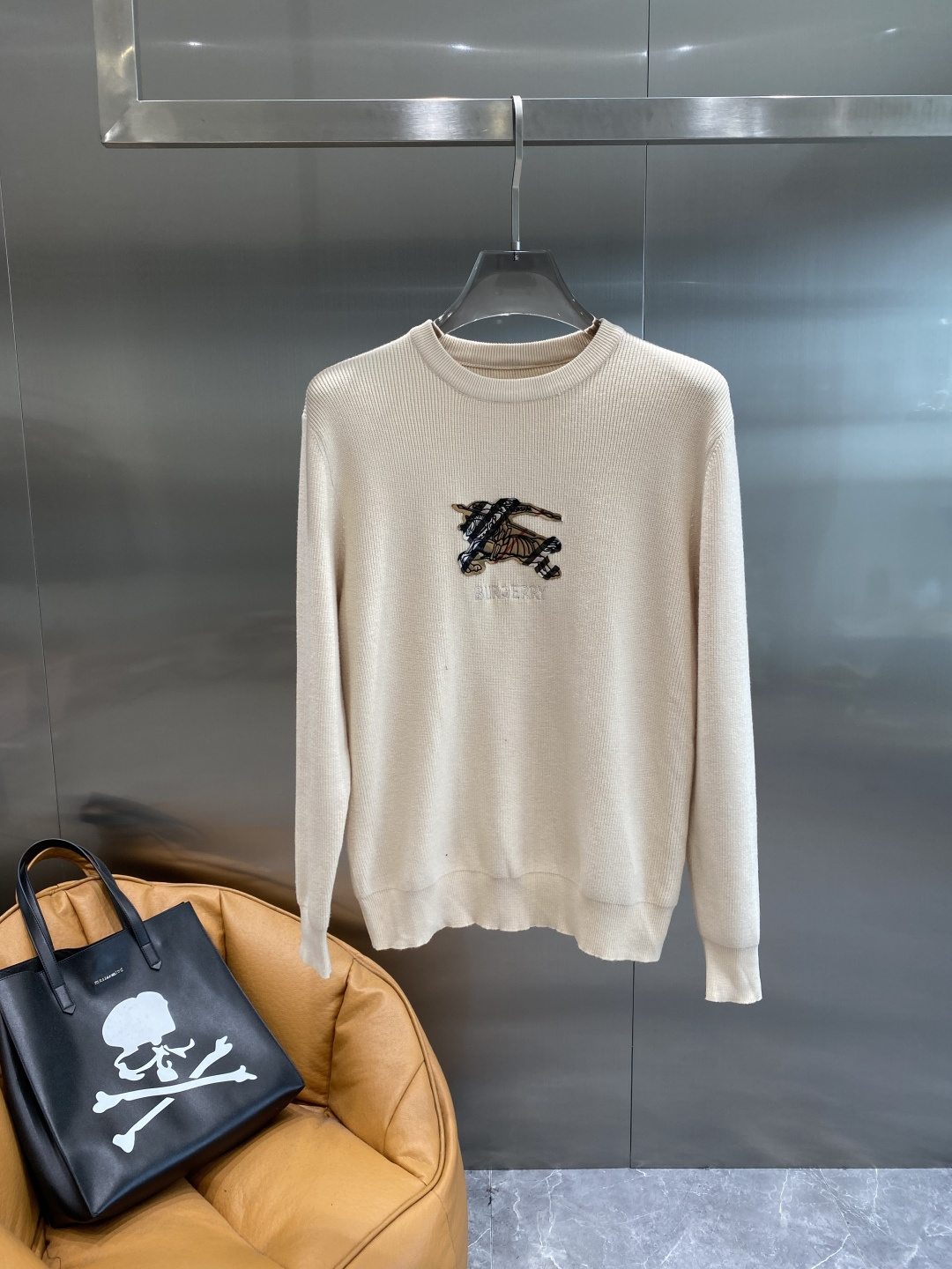 《𝙉𝙚𝙬🤍🖤巴家》2025官网秋冬季最新毛衣，专柜同步在售爆款！特供羊毛混纺面料.手感舒适.可直接接触皮