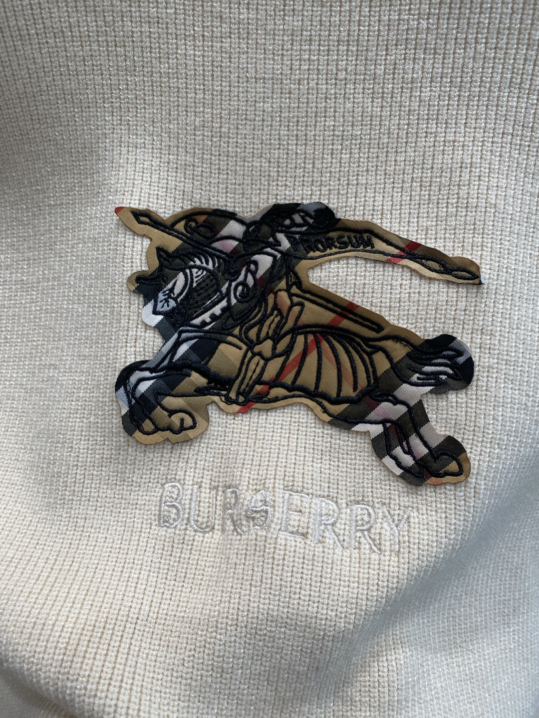 《𝙉𝙚𝙬🤍🖤巴家》2025官网秋冬季最新毛衣，专柜同步在售爆款！特供羊毛混纺面料.手感舒适.可直接接触皮