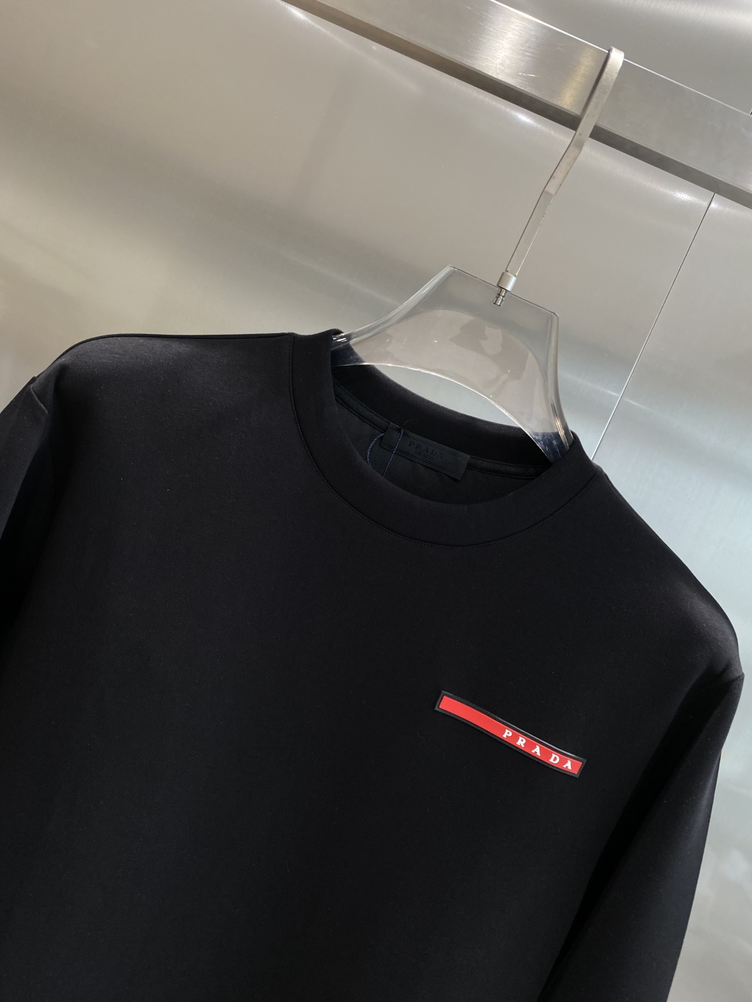 《𝙉𝙚𝙬🤍🖤普家》25秋冬新品空气层 圆领卫衣，正面品牌标识设计，创意重释品牌标志性设计，采用400克重