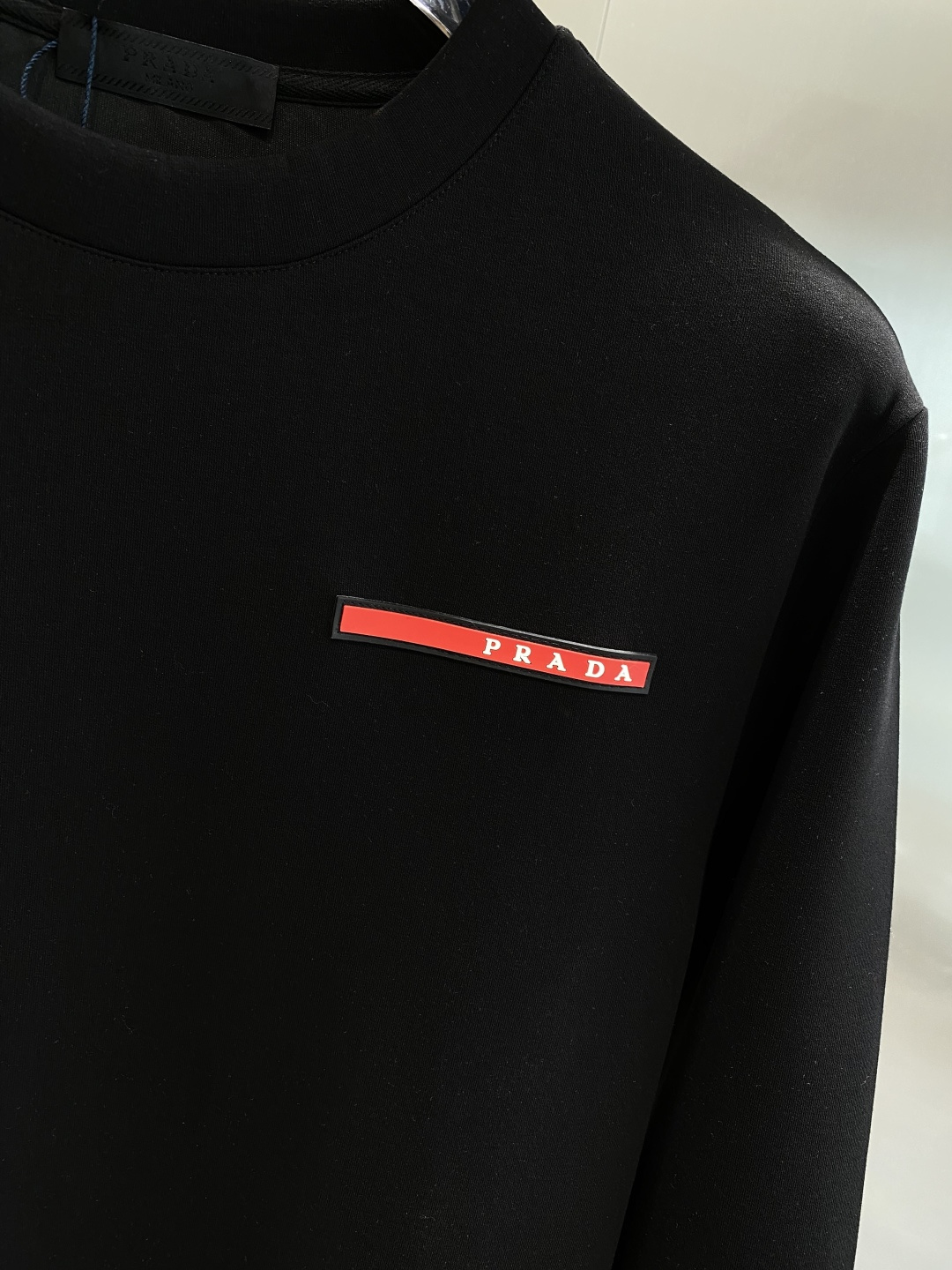 《𝙉𝙚𝙬🤍🖤普家》25秋冬新品空气层 圆领卫衣，正面品牌标识设计，创意重释品牌标志性设计，采用400克重