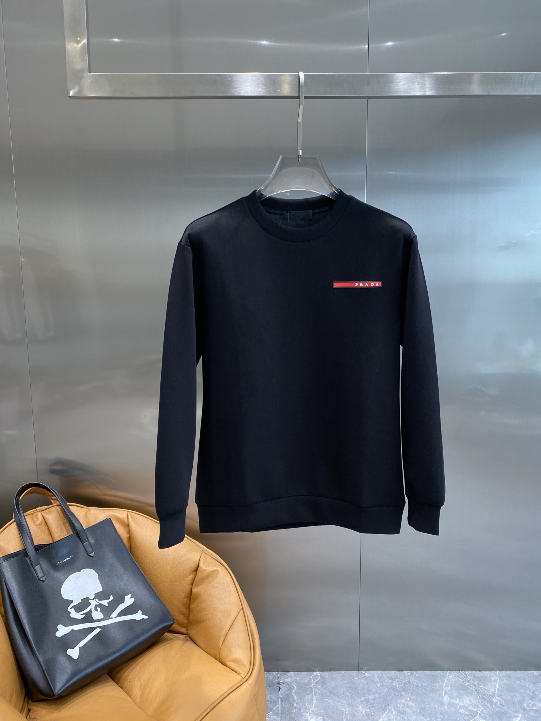 《𝙉𝙚𝙬🤍🖤普家》25秋冬新品空气层 圆领卫衣，正面品牌标识设计，创意重释品牌标志性设计，采用400克重