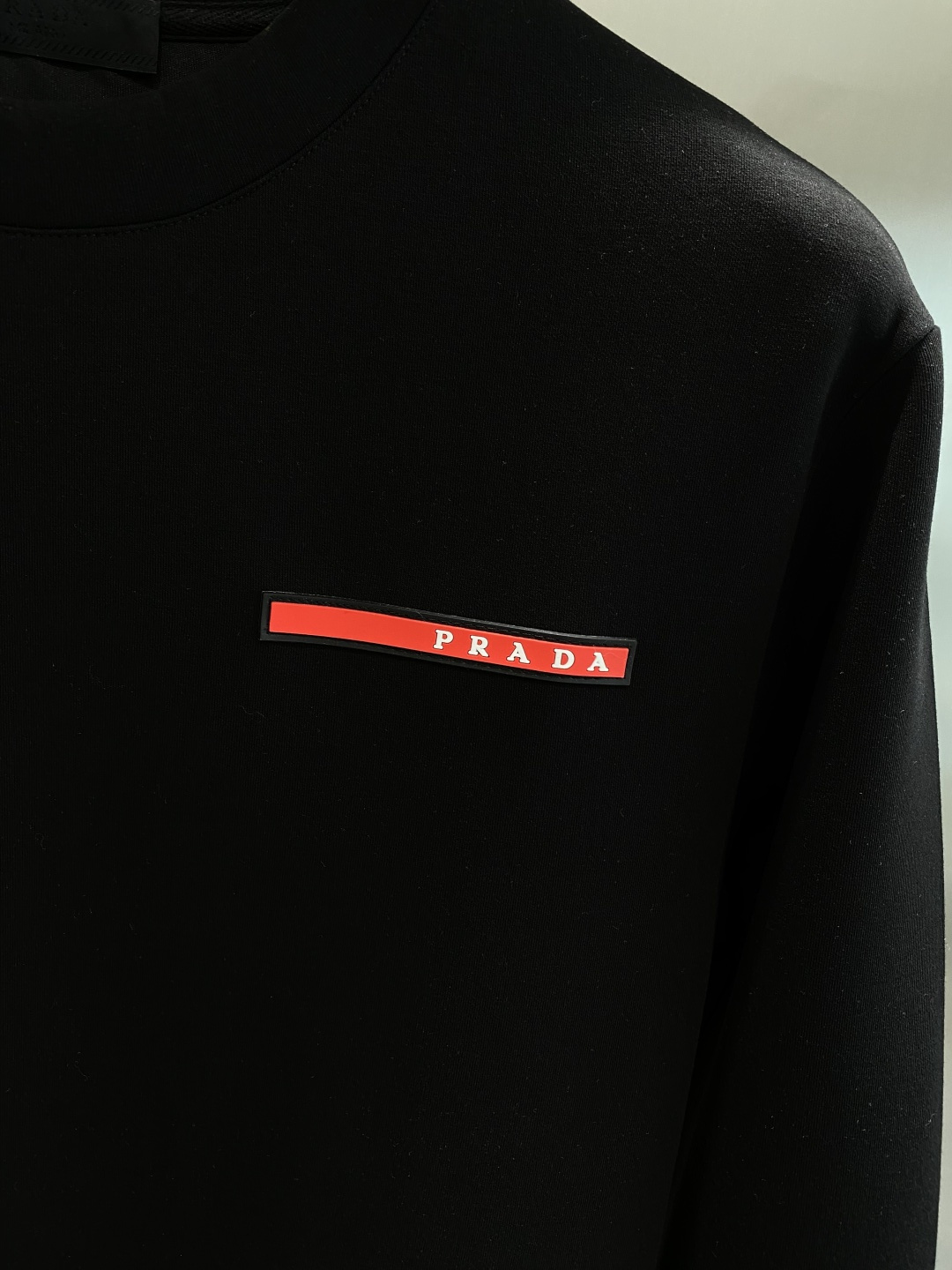 《𝙉𝙚𝙬🤍🖤普家》25秋冬新品空气层 圆领卫衣，正面品牌标识设计，创意重释品牌标志性设计，采用400克重