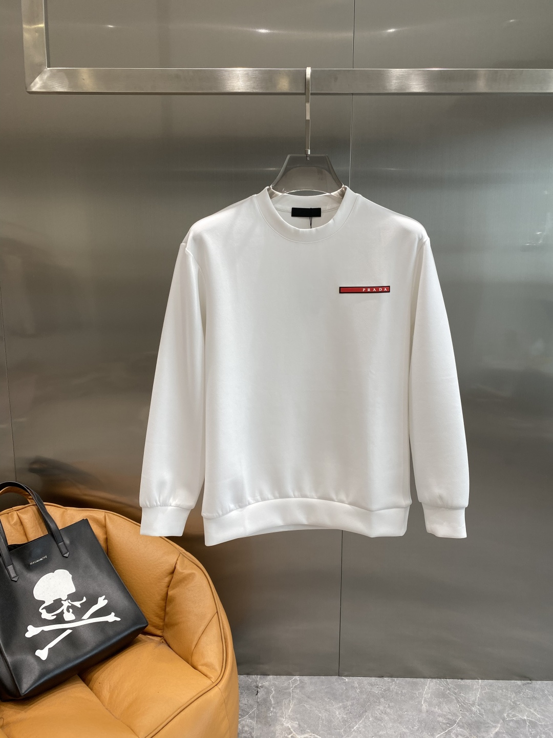 《𝙉𝙚𝙬🤍🖤普家》25秋冬新品空气层 圆领卫衣，正面品牌标识设计，创意重释品牌标志性设计，采用400克重