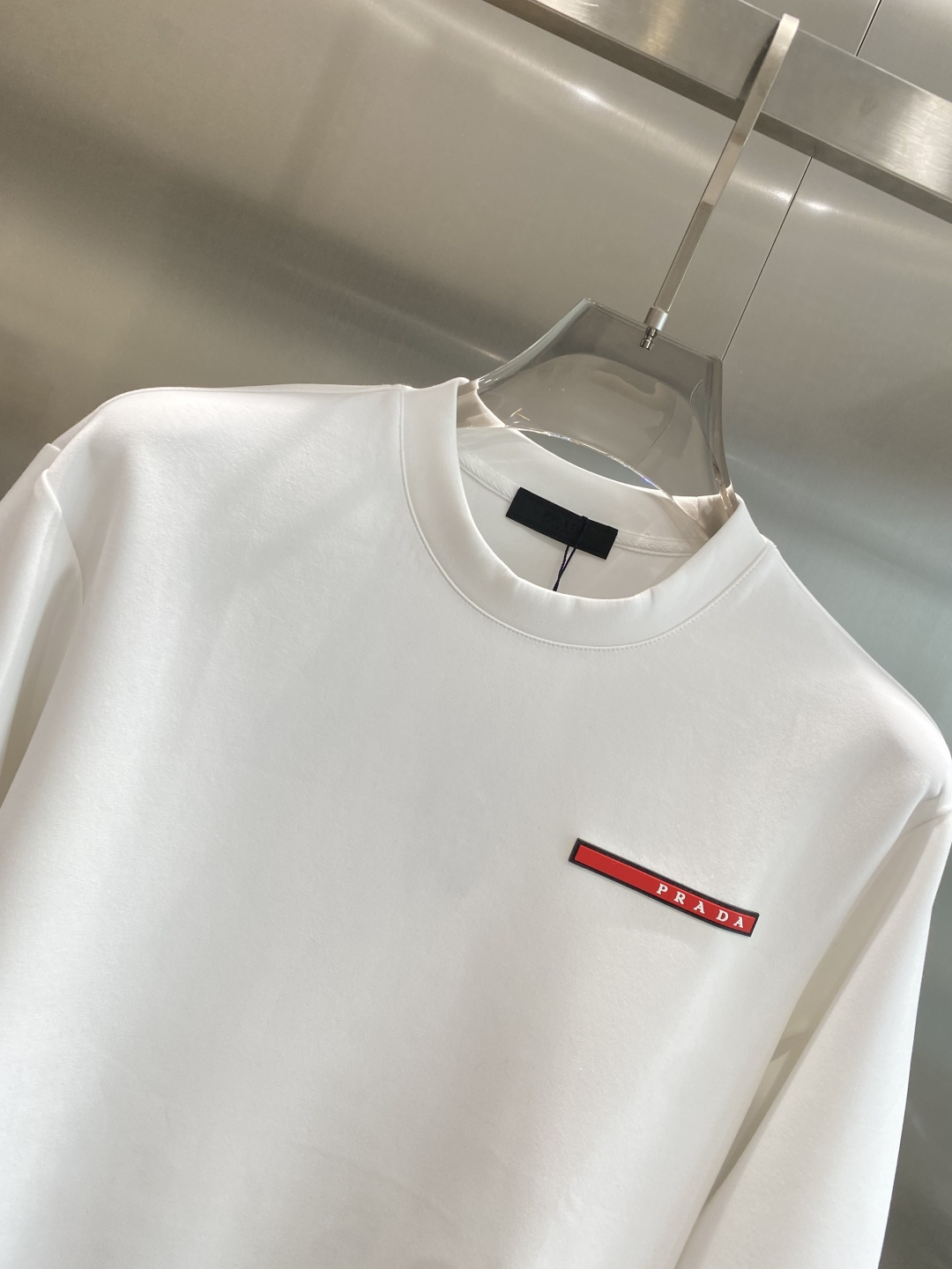 《𝙉𝙚𝙬🤍🖤普家》25秋冬新品空气层 圆领卫衣，正面品牌标识设计，创意重释品牌标志性设计，采用400克重