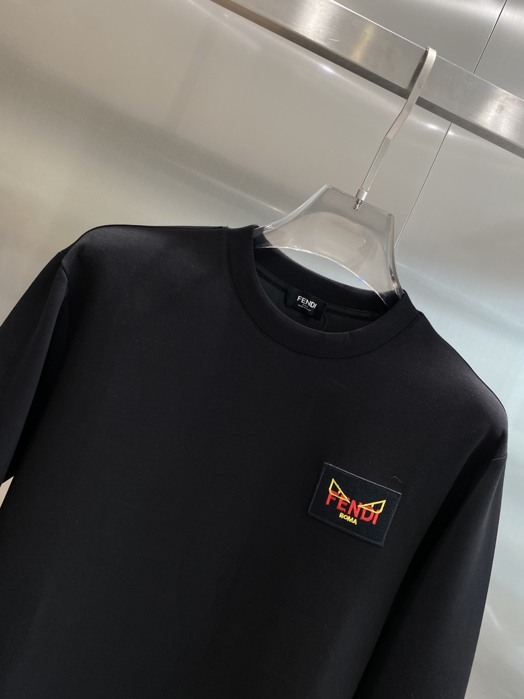 《𝙉𝙚𝙬🤍🖤芬家》25秋冬新品空气层 圆领卫衣，正面品牌标识设计，创意重释品牌标志性设计，采用400克重