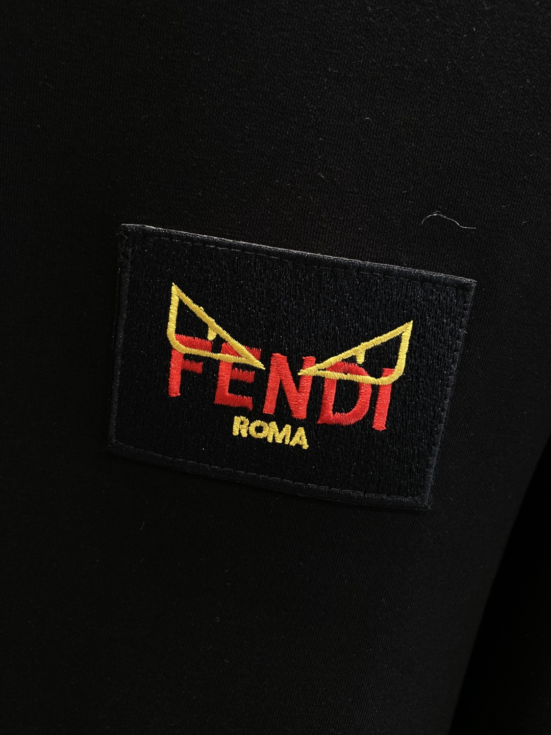 《𝙉𝙚𝙬🤍🖤芬家》25秋冬新品空气层 圆领卫衣，正面品牌标识设计，创意重释品牌标志性设计，采用400克重