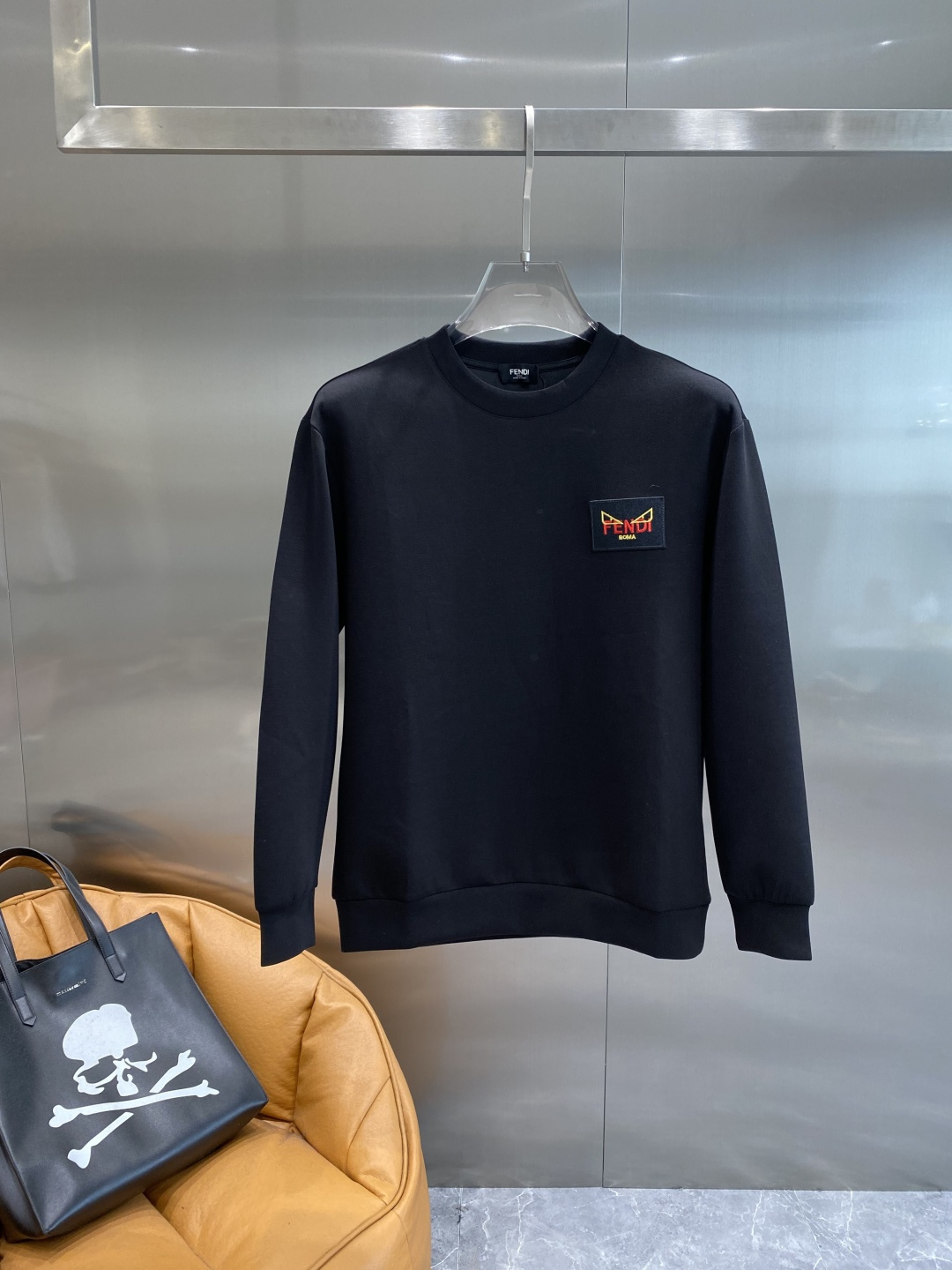 《𝙉𝙚𝙬🤍🖤芬家》25秋冬新品空气层 圆领卫衣，正面品牌标识设计，创意重释品牌标志性设计，采用400克重