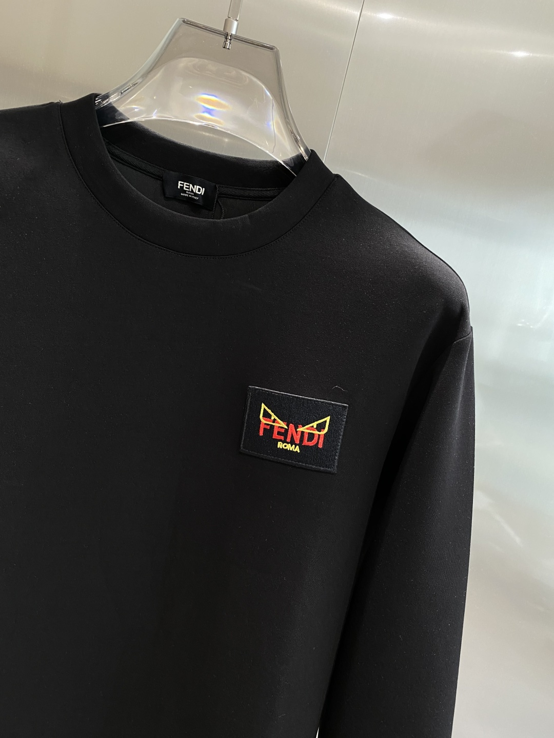 《𝙉𝙚𝙬🤍🖤芬家》25秋冬新品空气层 圆领卫衣，正面品牌标识设计，创意重释品牌标志性设计，采用400克重