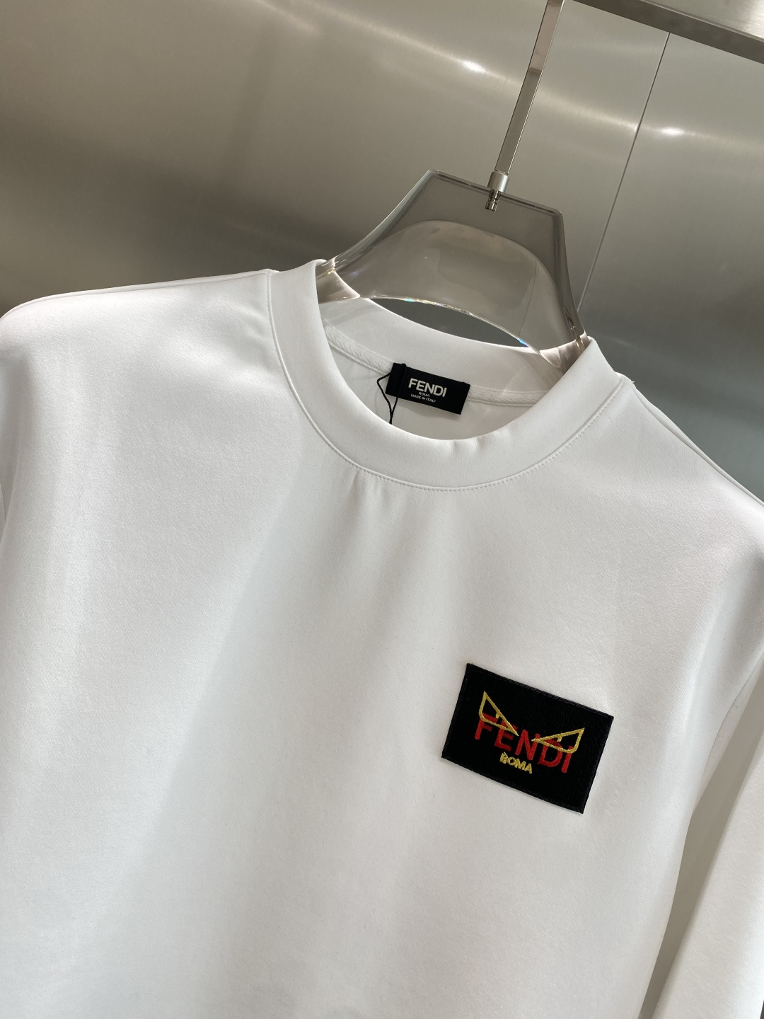 《𝙉𝙚𝙬🤍🖤芬家》25秋冬新品空气层 圆领卫衣，正面品牌标识设计，创意重释品牌标志性设计，采用400克重