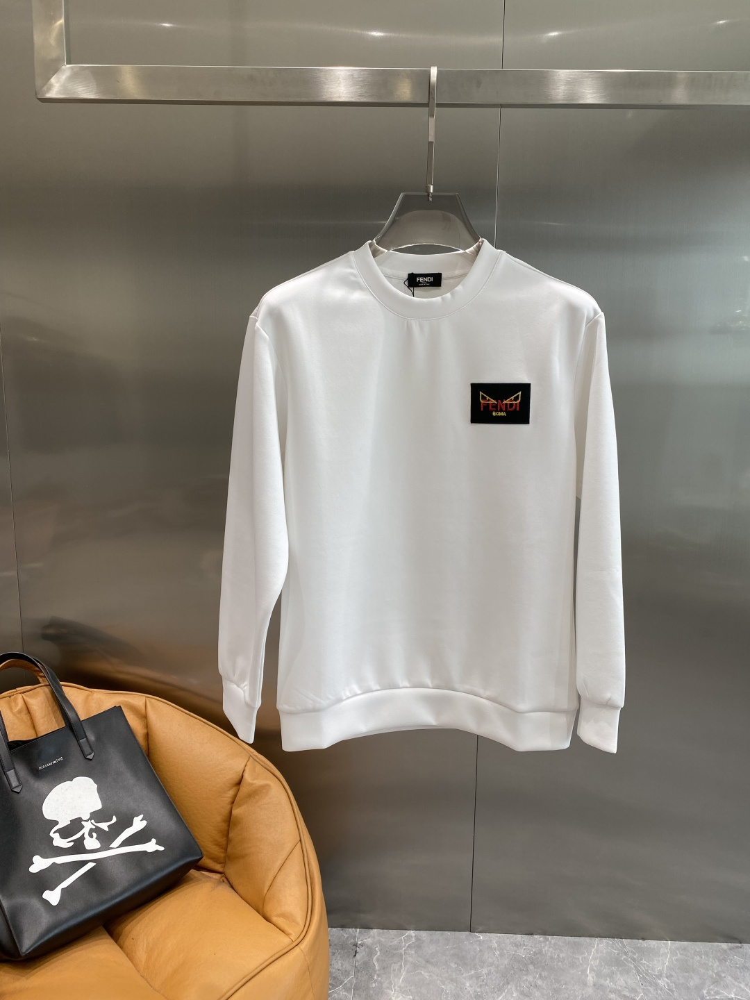 《𝙉𝙚𝙬🤍🖤芬家》25秋冬新品空气层 圆领卫衣，正面品牌标识设计，创意重释品牌标志性设计，采用400克重