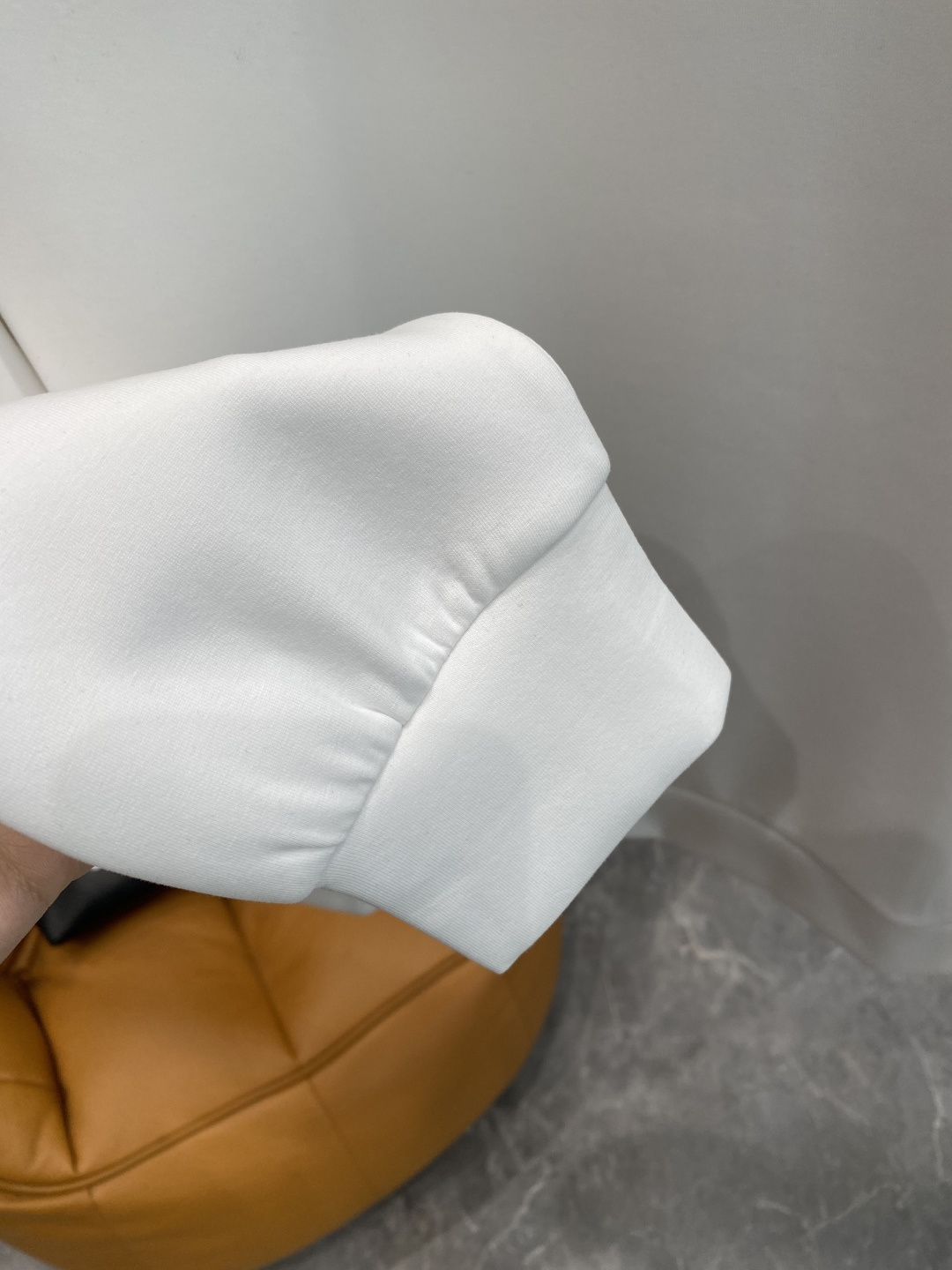 《𝙉𝙚𝙬🤍🖤芬家》25秋冬新品空气层 圆领卫衣，正面品牌标识设计，创意重释品牌标志性设计，采用400克重