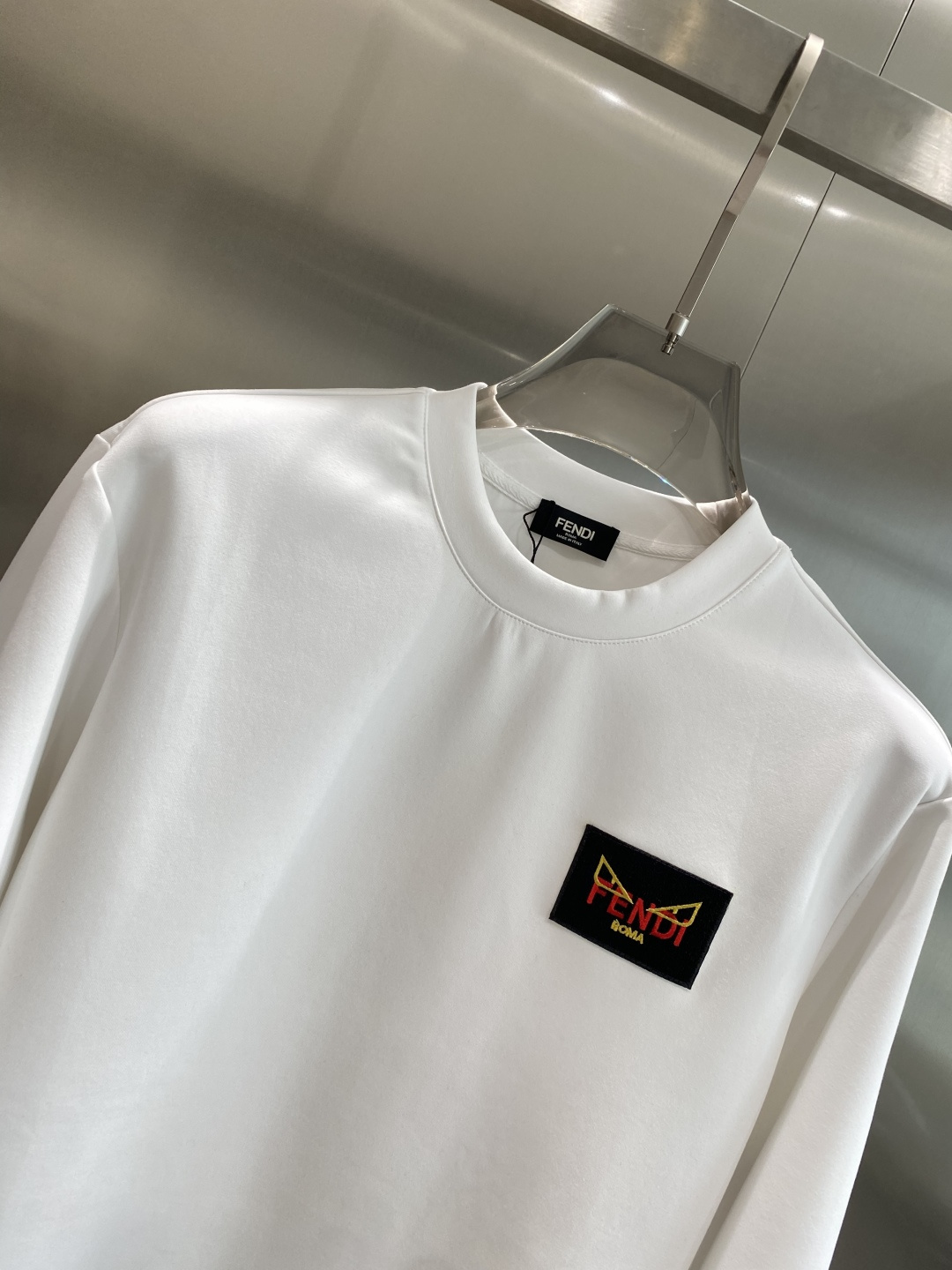 《𝙉𝙚𝙬🤍🖤芬家》25秋冬新品空气层 圆领卫衣，正面品牌标识设计，创意重释品牌标志性设计，采用400克重