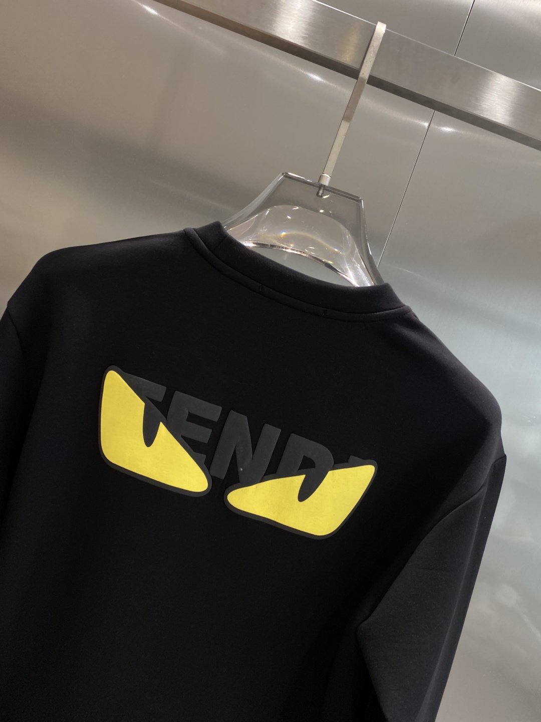 《𝙉𝙚𝙬🤍🖤芬家》25秋冬新品空气层 圆领卫衣，正面品牌标识设计，创意重释品牌标志性设计，采用400克重