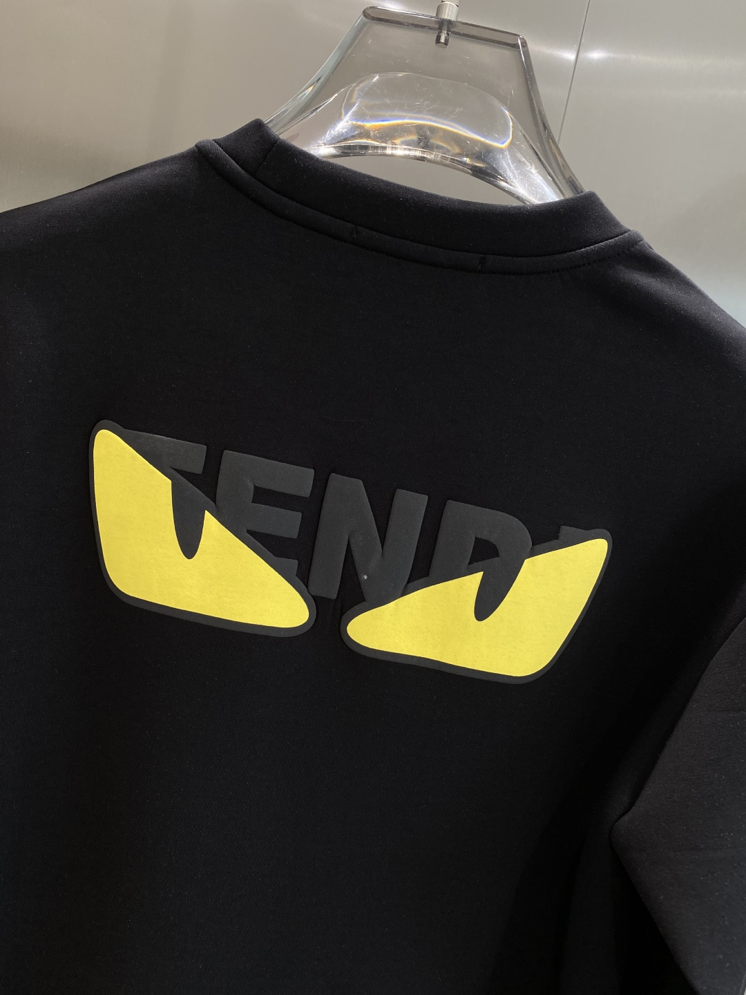 《𝙉𝙚𝙬🤍🖤芬家》25秋冬新品空气层 圆领卫衣，正面品牌标识设计，创意重释品牌标志性设计，采用400克重