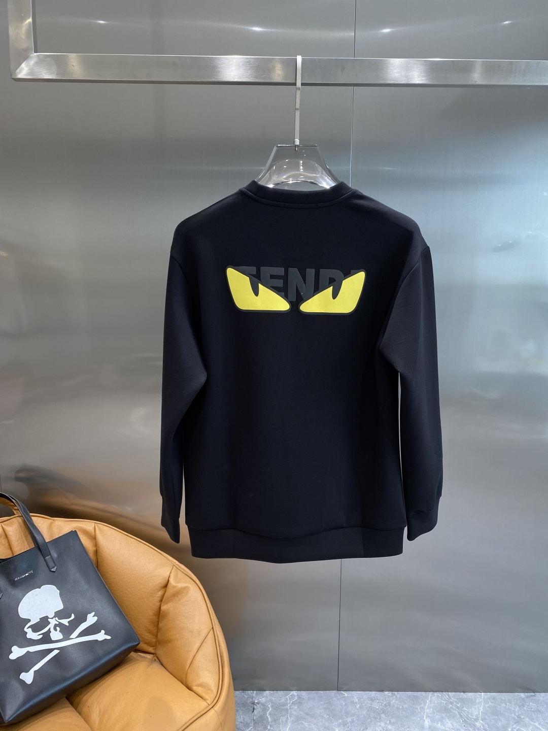 《𝙉𝙚𝙬🤍🖤芬家》25秋冬新品空气层 圆领卫衣，正面品牌标识设计，创意重释品牌标志性设计，采用400克重