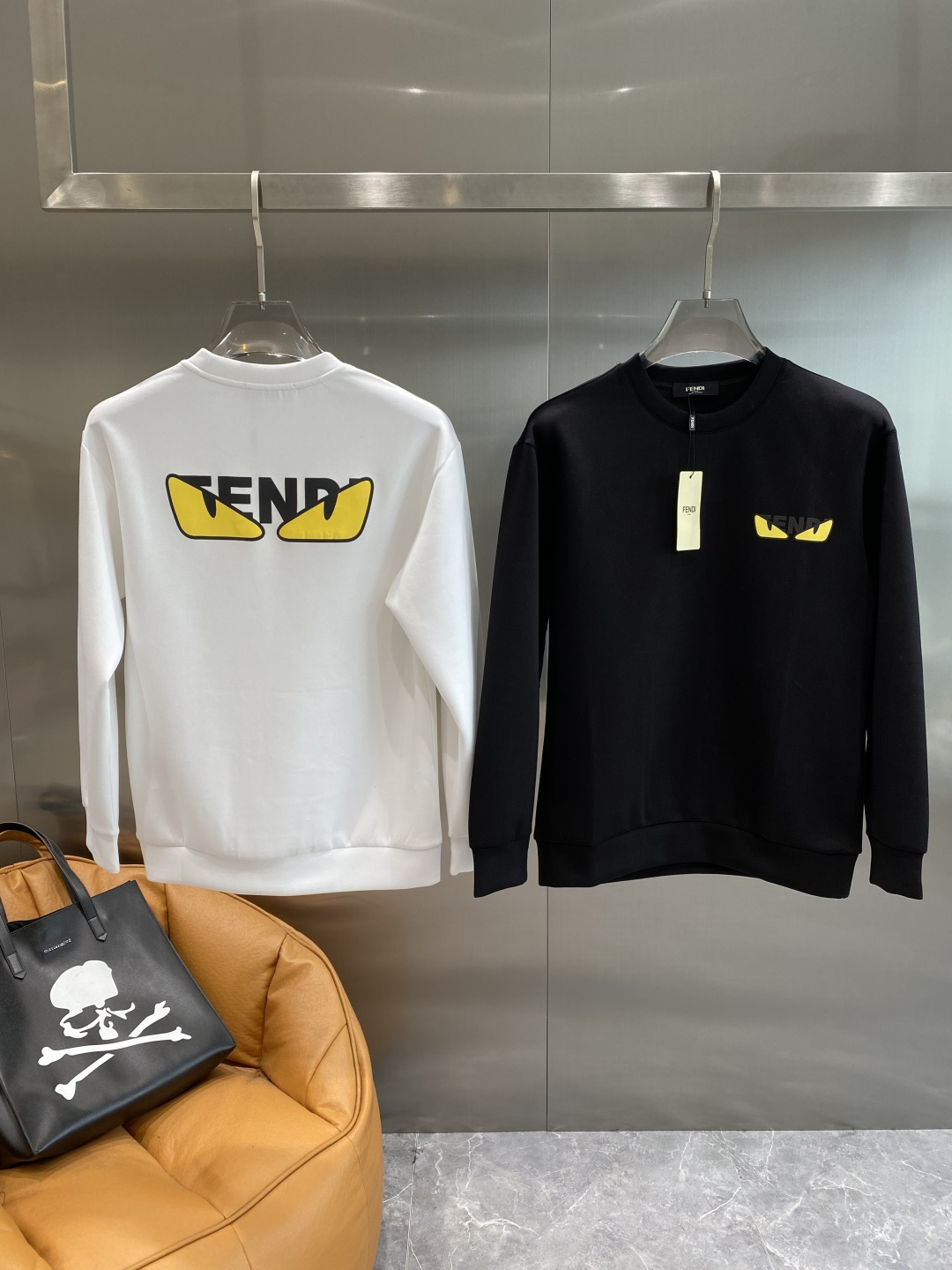 《𝙉𝙚𝙬🤍🖤芬家》25秋冬新品空气层 圆领卫衣，正面品牌标识设计，创意重释品牌标志性设计，采用400克重