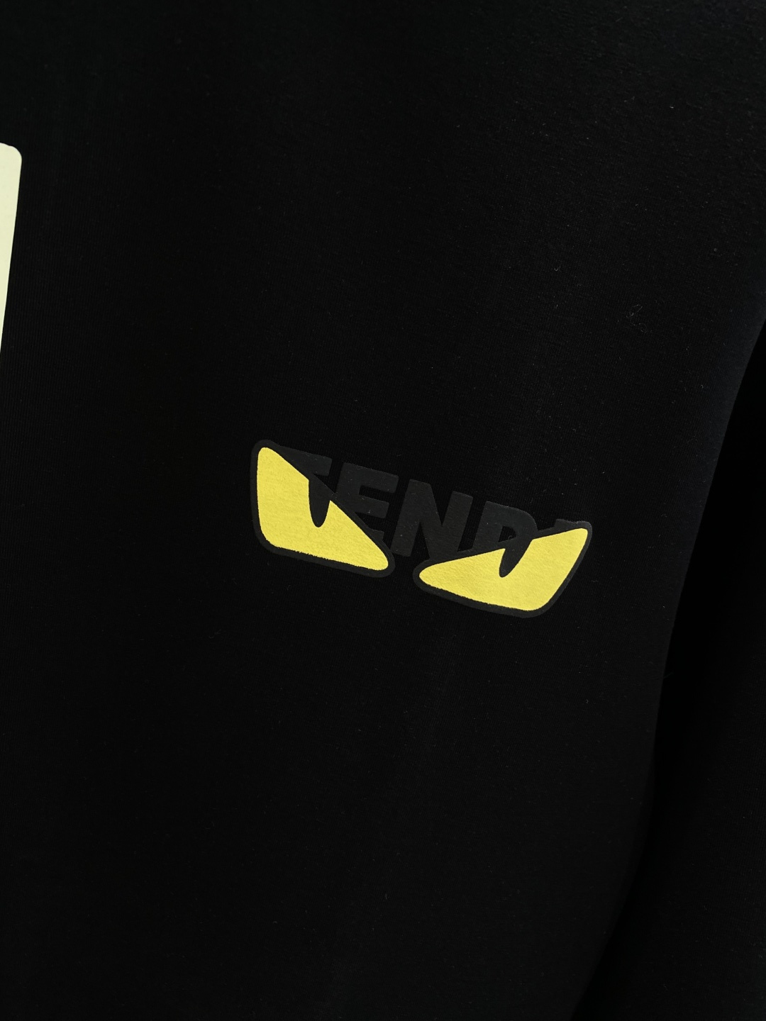 《𝙉𝙚𝙬🤍🖤芬家》25秋冬新品空气层 圆领卫衣，正面品牌标识设计，创意重释品牌标志性设计，采用400克重