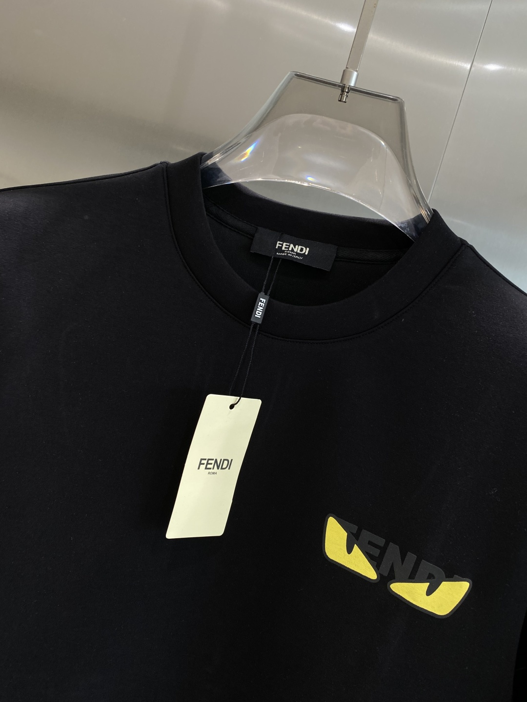 《𝙉𝙚𝙬🤍🖤芬家》25秋冬新品空气层 圆领卫衣，正面品牌标识设计，创意重释品牌标志性设计，采用400克重