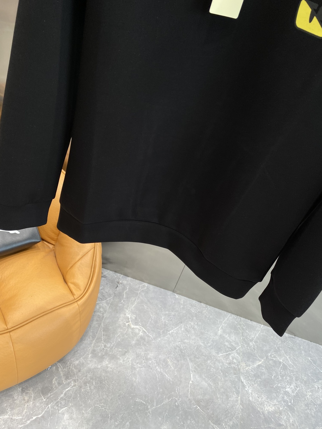 《𝙉𝙚𝙬🤍🖤芬家》25秋冬新品空气层 圆领卫衣，正面品牌标识设计，创意重释品牌标志性设计，采用400克重