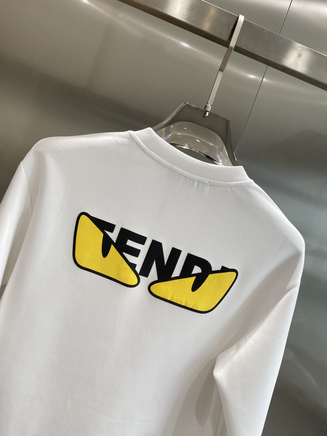 《𝙉𝙚𝙬🤍🖤芬家》25秋冬新品空气层 圆领卫衣，正面品牌标识设计，创意重释品牌标志性设计，采用400克重