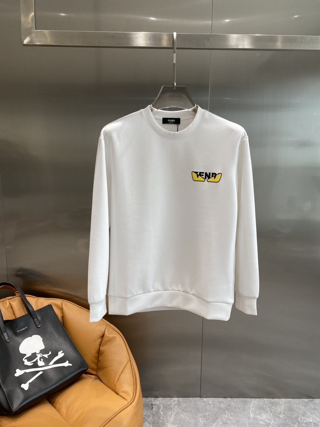 《𝙉𝙚𝙬🤍🖤芬家》25秋冬新品空气层 圆领卫衣，正面品牌标识设计，创意重释品牌标志性设计，采用400克重