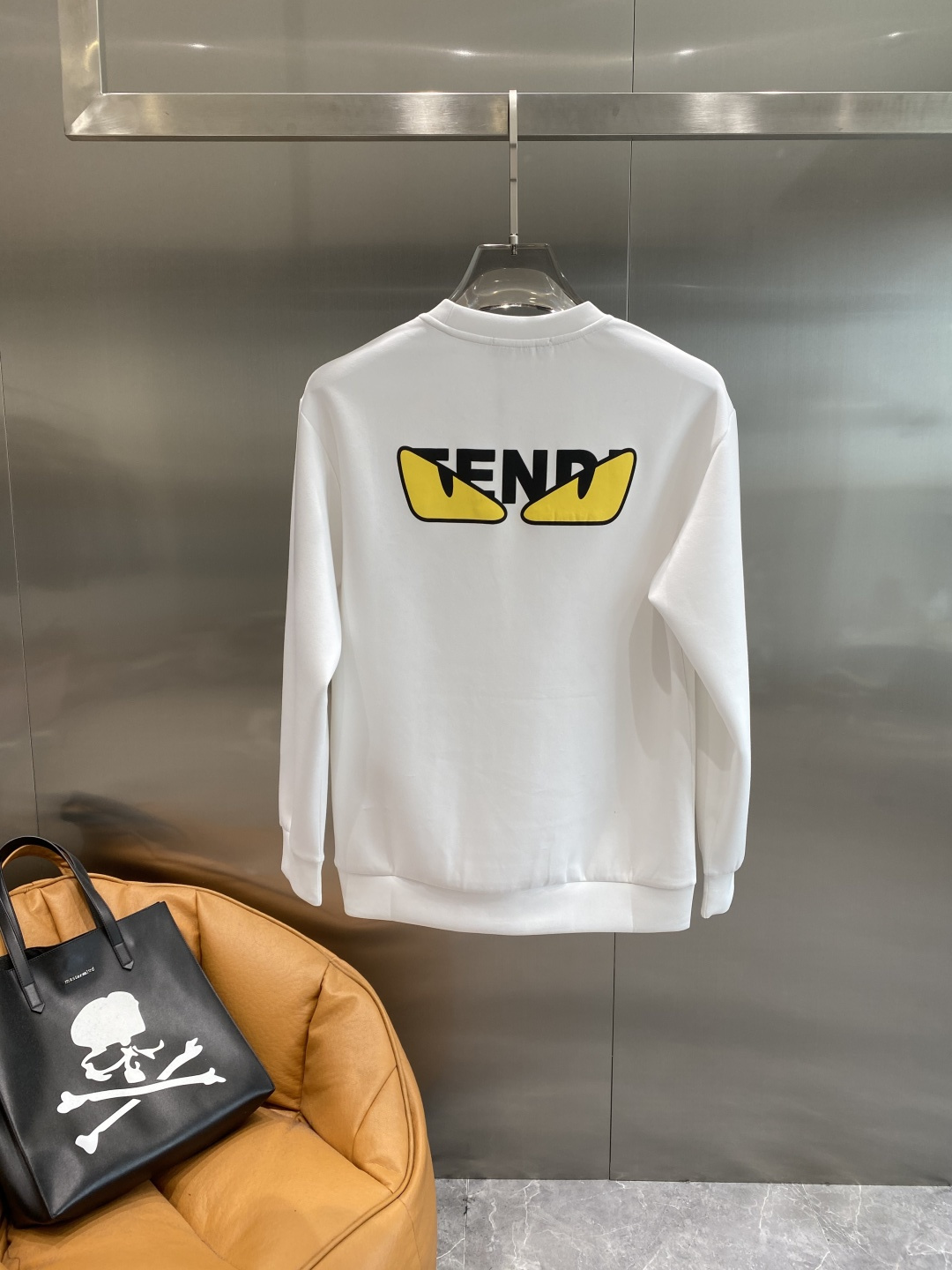 《𝙉𝙚𝙬🤍🖤芬家》25秋冬新品空气层 圆领卫衣，正面品牌标识设计，创意重释品牌标志性设计，采用400克重