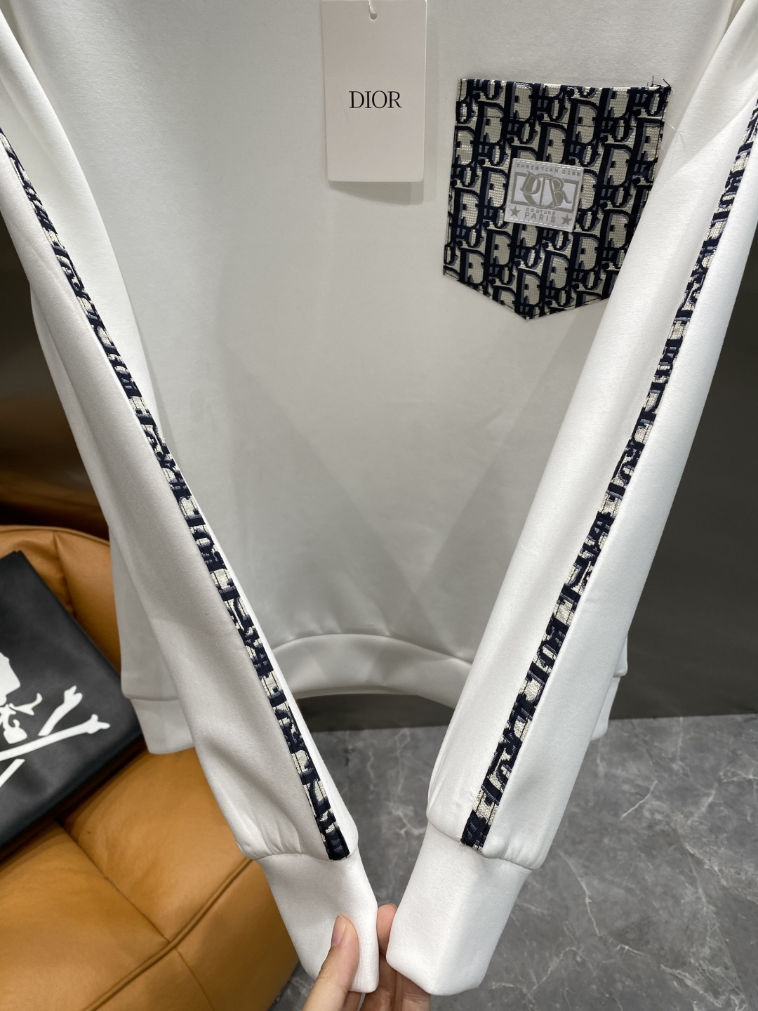 《𝙉𝙚𝙬🤍🖤迪家》25秋冬新品空气层 圆领卫衣，正面品牌标识设计，创意重释品牌标志性设计，采用400克重