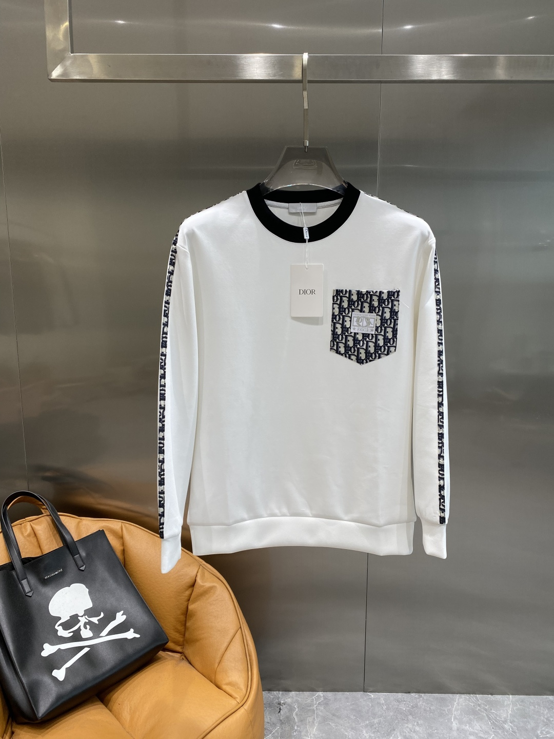 《𝙉𝙚𝙬🤍🖤迪家》25秋冬新品空气层 圆领卫衣，正面品牌标识设计，创意重释品牌标志性设计，采用400克重