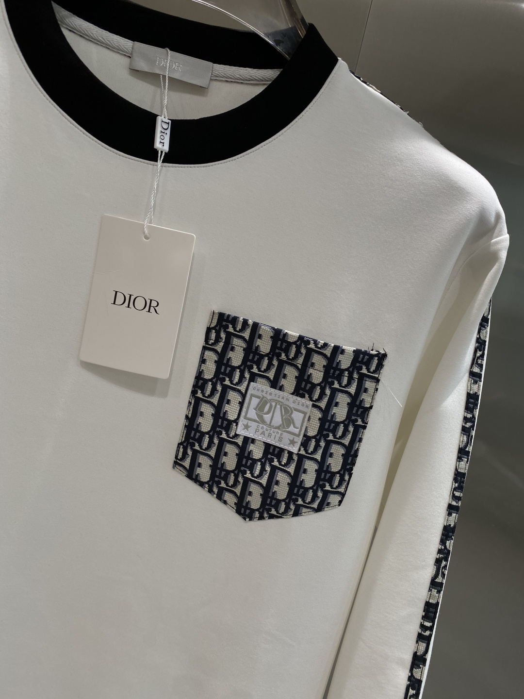 《𝙉𝙚𝙬🤍🖤迪家》25秋冬新品空气层 圆领卫衣，正面品牌标识设计，创意重释品牌标志性设计，采用400克重