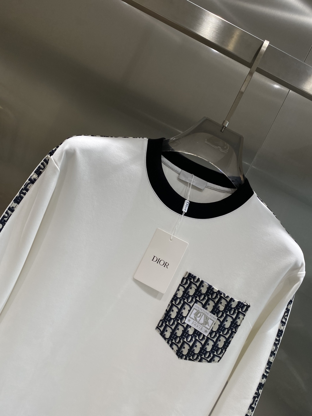 《𝙉𝙚𝙬🤍🖤迪家》25秋冬新品空气层 圆领卫衣，正面品牌标识设计，创意重释品牌标志性设计，采用400克重