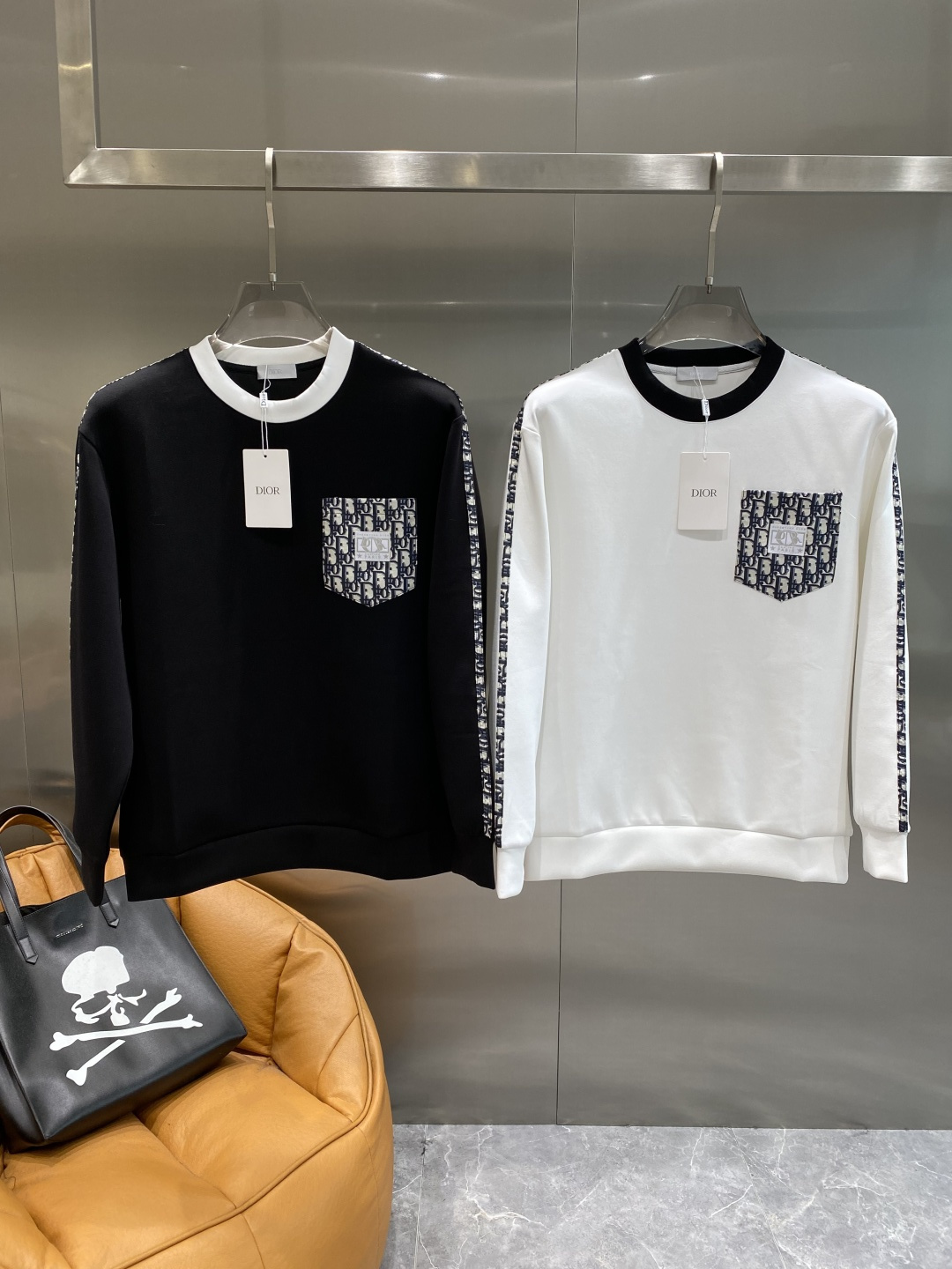 《𝙉𝙚𝙬🤍🖤迪家》25秋冬新品空气层 圆领卫衣，正面品牌标识设计，创意重释品牌标志性设计，采用400克重