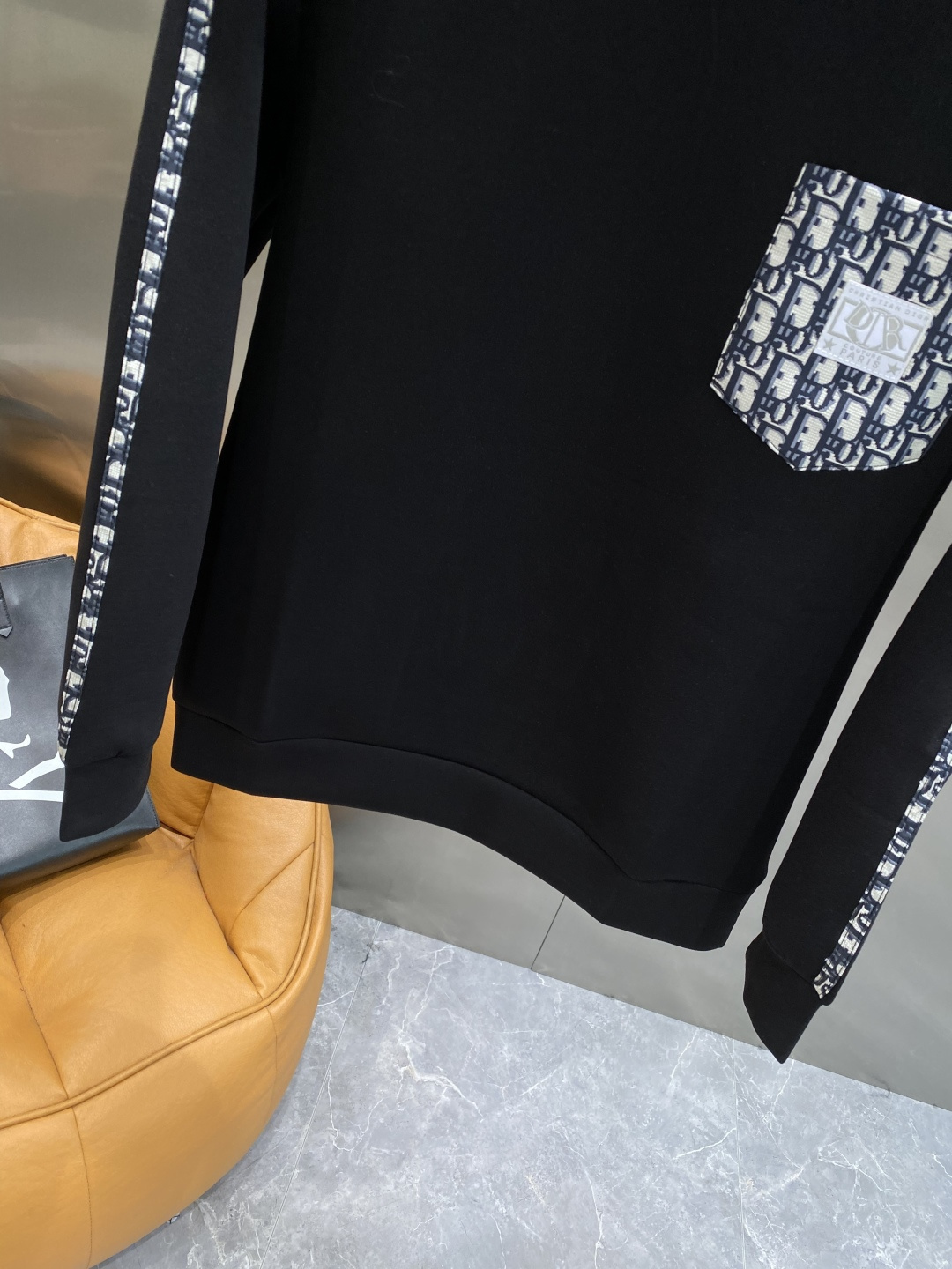 《𝙉𝙚𝙬🤍🖤迪家》25秋冬新品空气层 圆领卫衣，正面品牌标识设计，创意重释品牌标志性设计，采用400克重