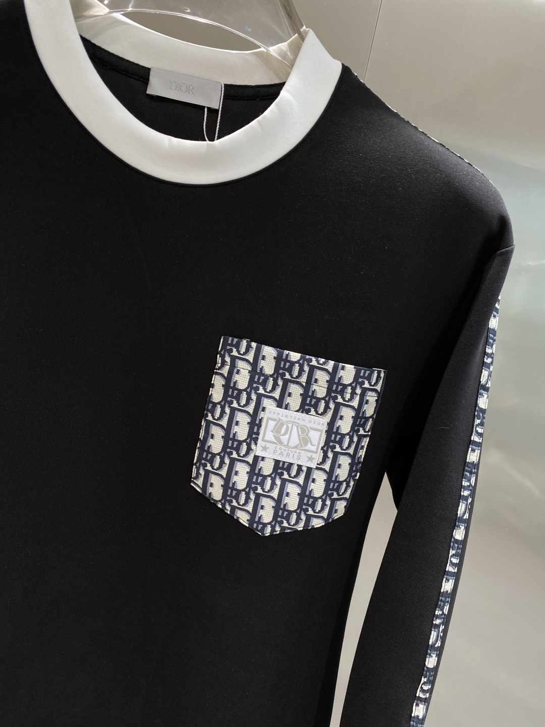 《𝙉𝙚𝙬🤍🖤迪家》25秋冬新品空气层 圆领卫衣，正面品牌标识设计，创意重释品牌标志性设计，采用400克重