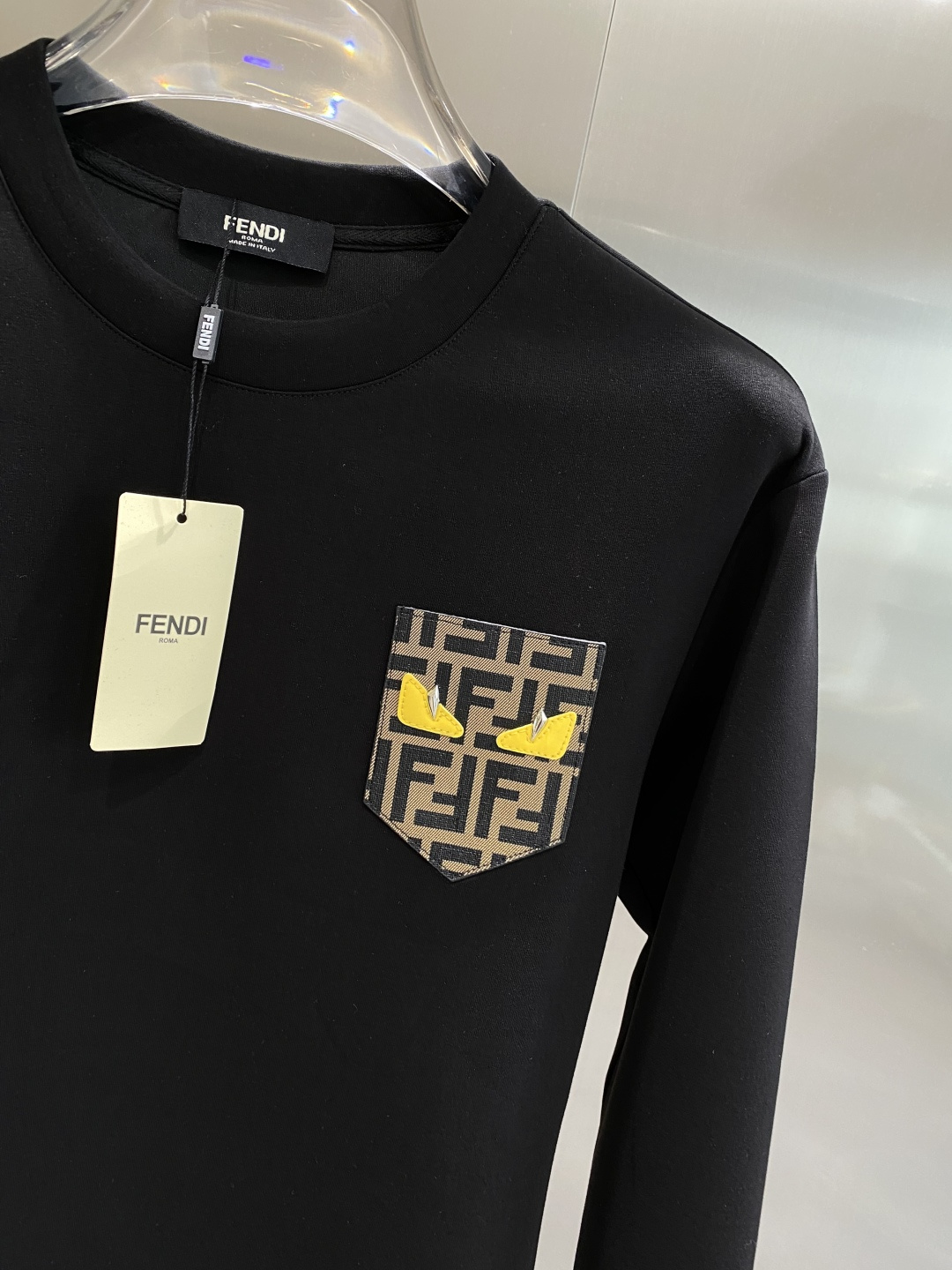 《𝙉𝙚𝙬🤍🖤芬家》25秋冬新品空气层 圆领卫衣，正面品牌标识设计，创意重释品牌标志性设计，采用400克重