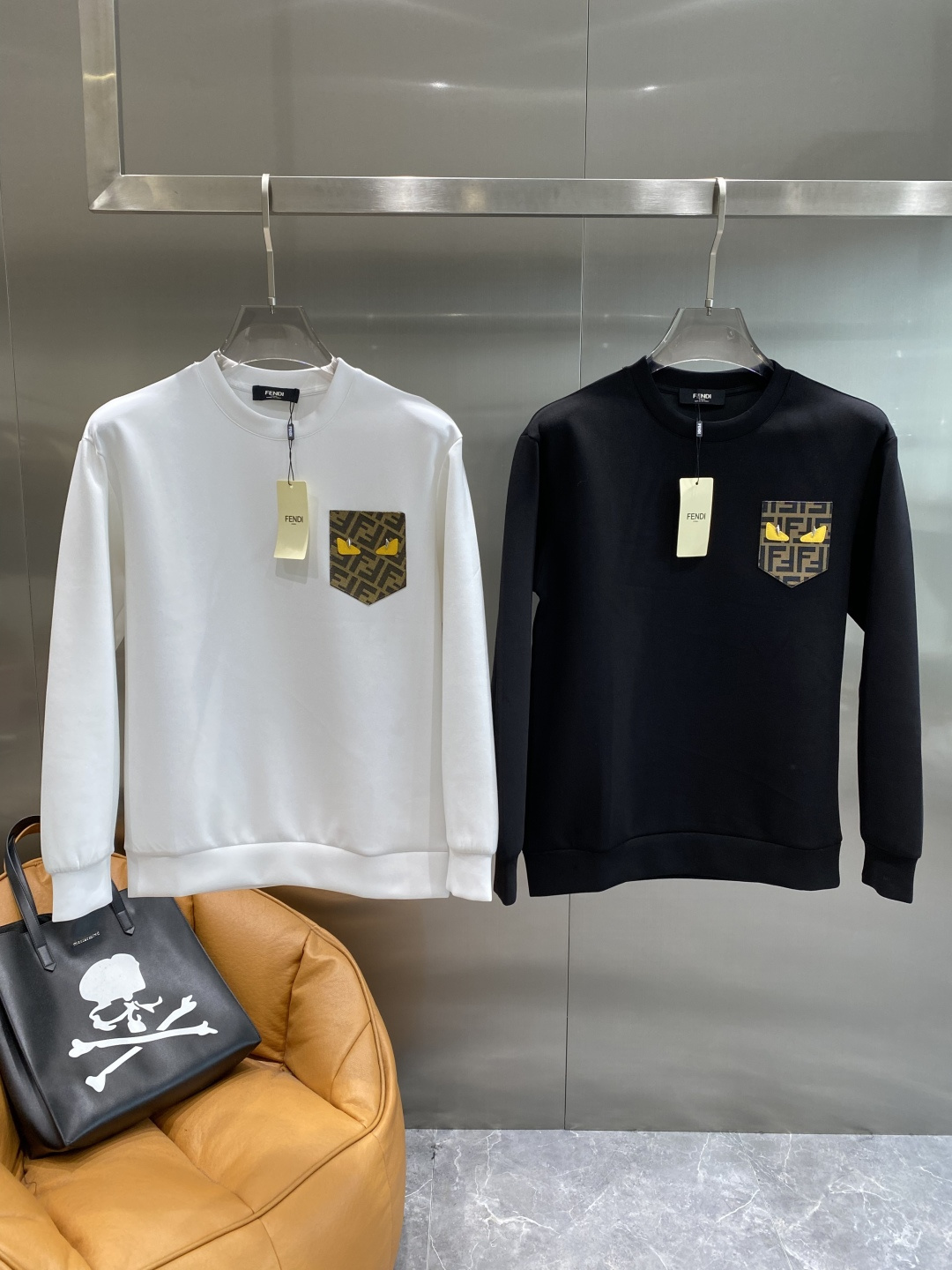 《𝙉𝙚𝙬🤍🖤芬家》25秋冬新品空气层 圆领卫衣，正面品牌标识设计，创意重释品牌标志性设计，采用400克重