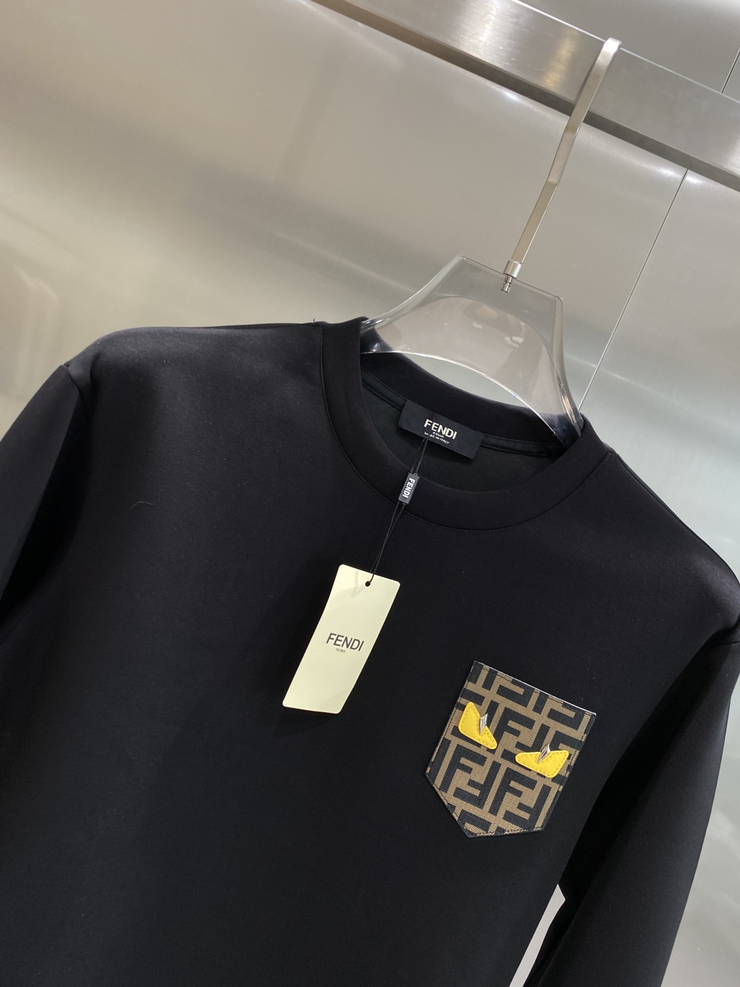 《𝙉𝙚𝙬🤍🖤芬家》25秋冬新品空气层 圆领卫衣，正面品牌标识设计，创意重释品牌标志性设计，采用400克重