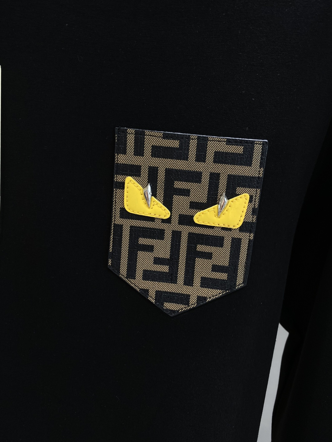 《𝙉𝙚𝙬🤍🖤芬家》25秋冬新品空气层 圆领卫衣，正面品牌标识设计，创意重释品牌标志性设计，采用400克重