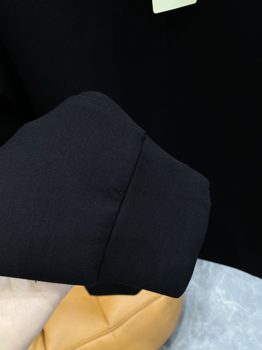 《𝙉𝙚𝙬🤍🖤芬家》25秋冬新品空气层 圆领卫衣，正面品牌标识设计，创意重释品牌标志性设计，采用400克重