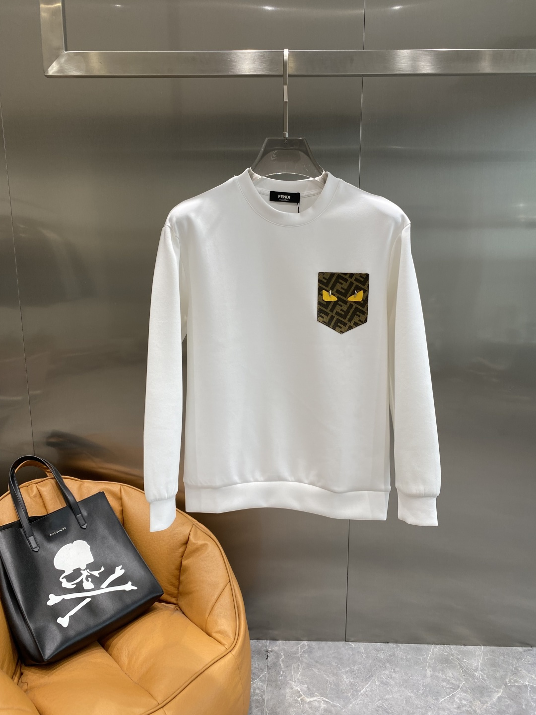 《𝙉𝙚𝙬🤍🖤芬家》25秋冬新品空气层 圆领卫衣，正面品牌标识设计，创意重释品牌标志性设计，采用400克重