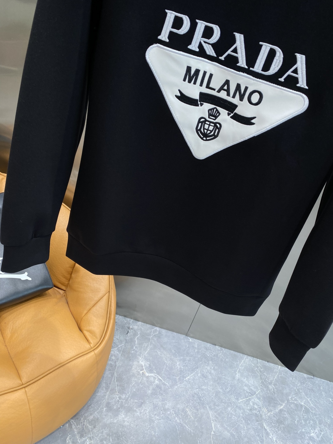 《𝙉𝙚𝙬🤍🖤普家》25秋冬新品空气层 圆领卫衣，正面品牌标识设计，创意重释品牌标志性设计，采用400克重