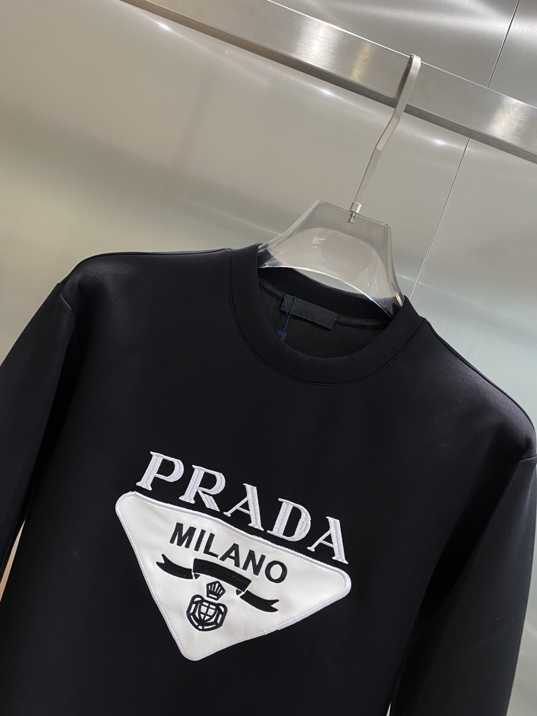 《𝙉𝙚𝙬🤍🖤普家》25秋冬新品空气层 圆领卫衣，正面品牌标识设计，创意重释品牌标志性设计，采用400克重