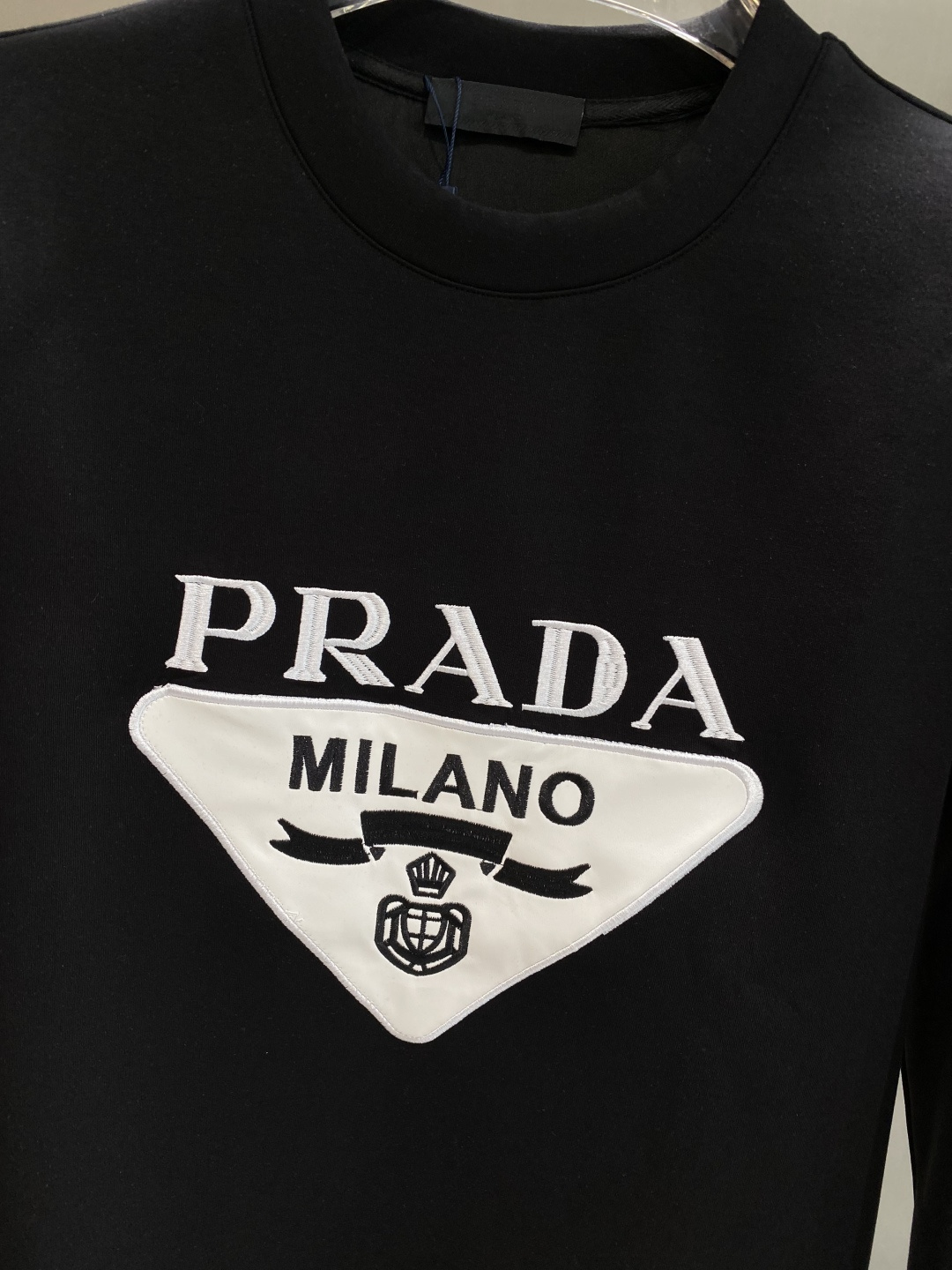 《𝙉𝙚𝙬🤍🖤普家》25秋冬新品空气层 圆领卫衣，正面品牌标识设计，创意重释品牌标志性设计，采用400克重