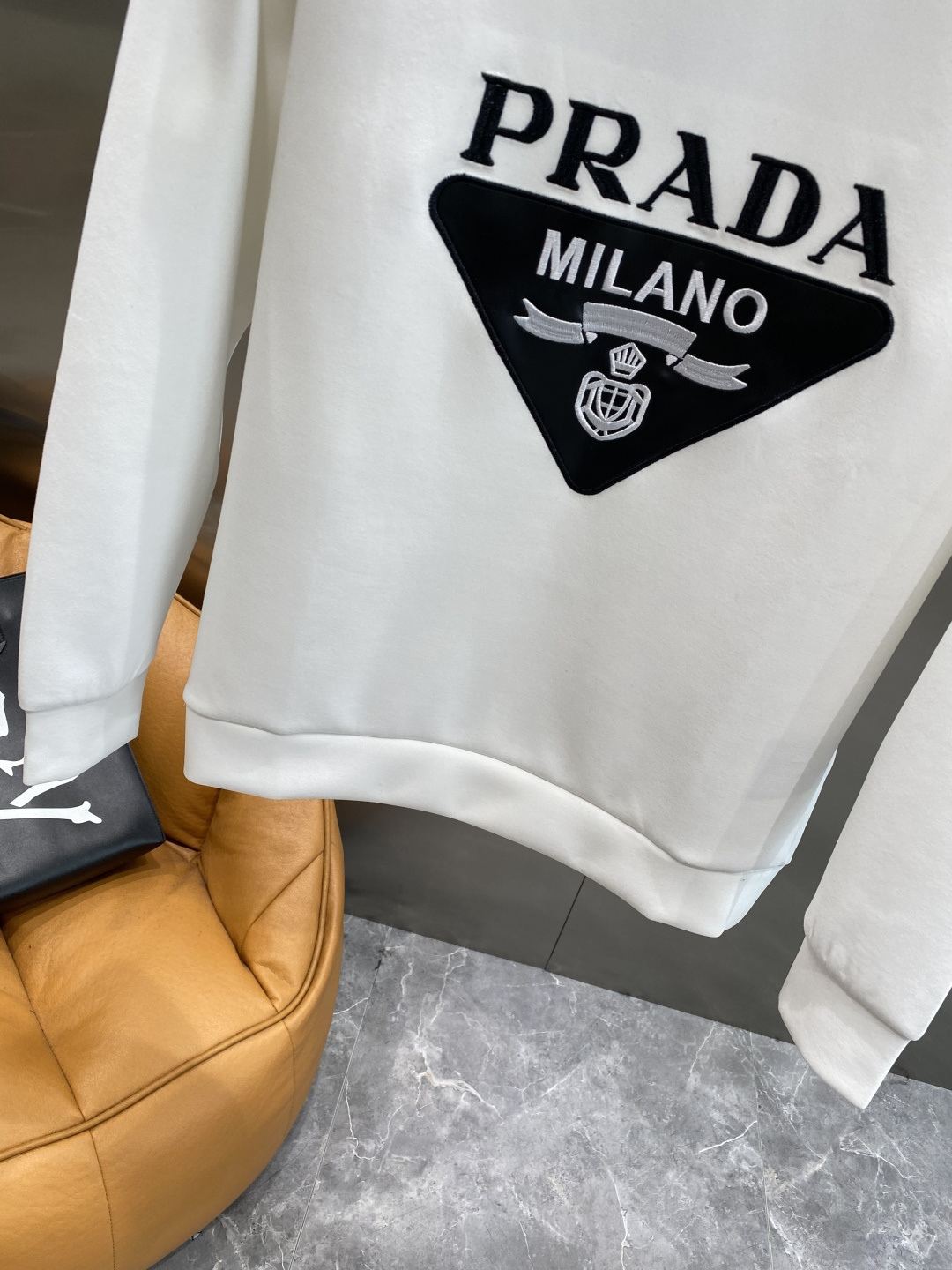 《𝙉𝙚𝙬🤍🖤普家》25秋冬新品空气层 圆领卫衣，正面品牌标识设计，创意重释品牌标志性设计，采用400克重