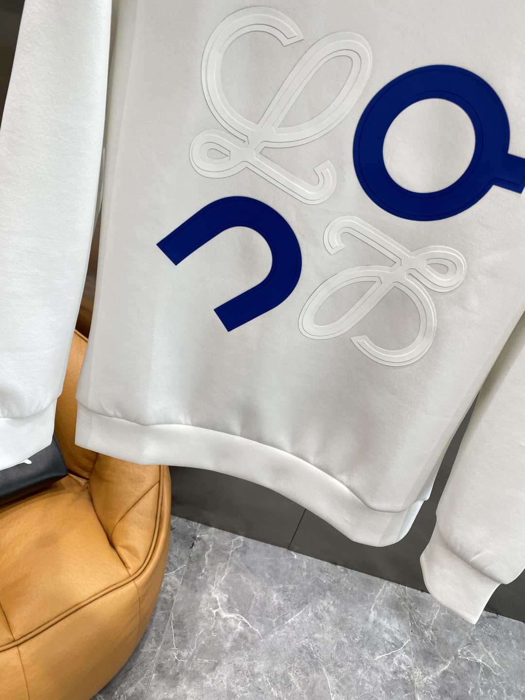 《𝙉𝙚𝙬🤍🖤罗家》25秋冬新品空气层 圆领卫衣，正面品牌标识设计，创意重释品牌标志性设计，采用400克重