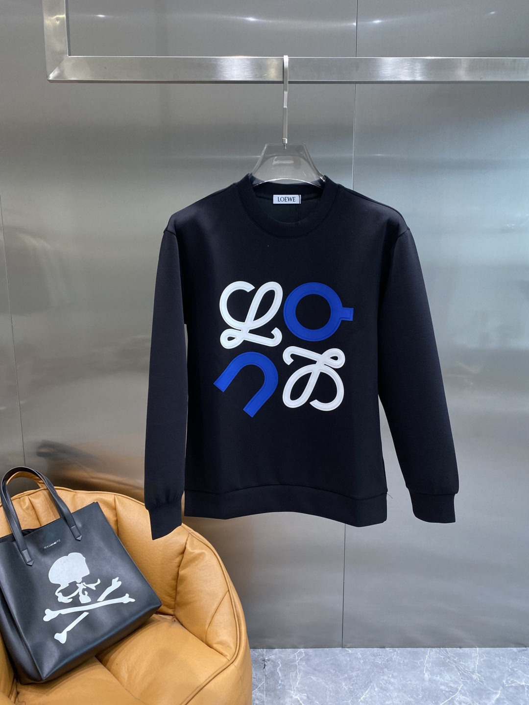 《𝙉𝙚𝙬🤍🖤罗家》25秋冬新品空气层 圆领卫衣，正面品牌标识设计，创意重释品牌标志性设计，采用400克重